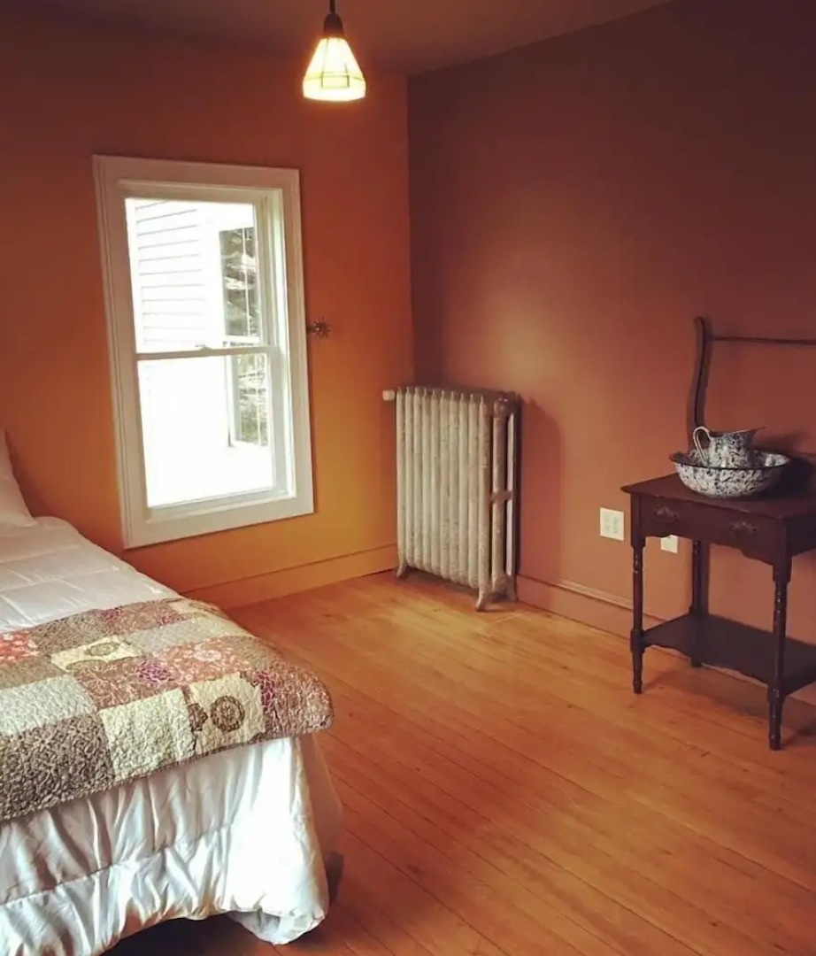 Spillover Motel and Inn