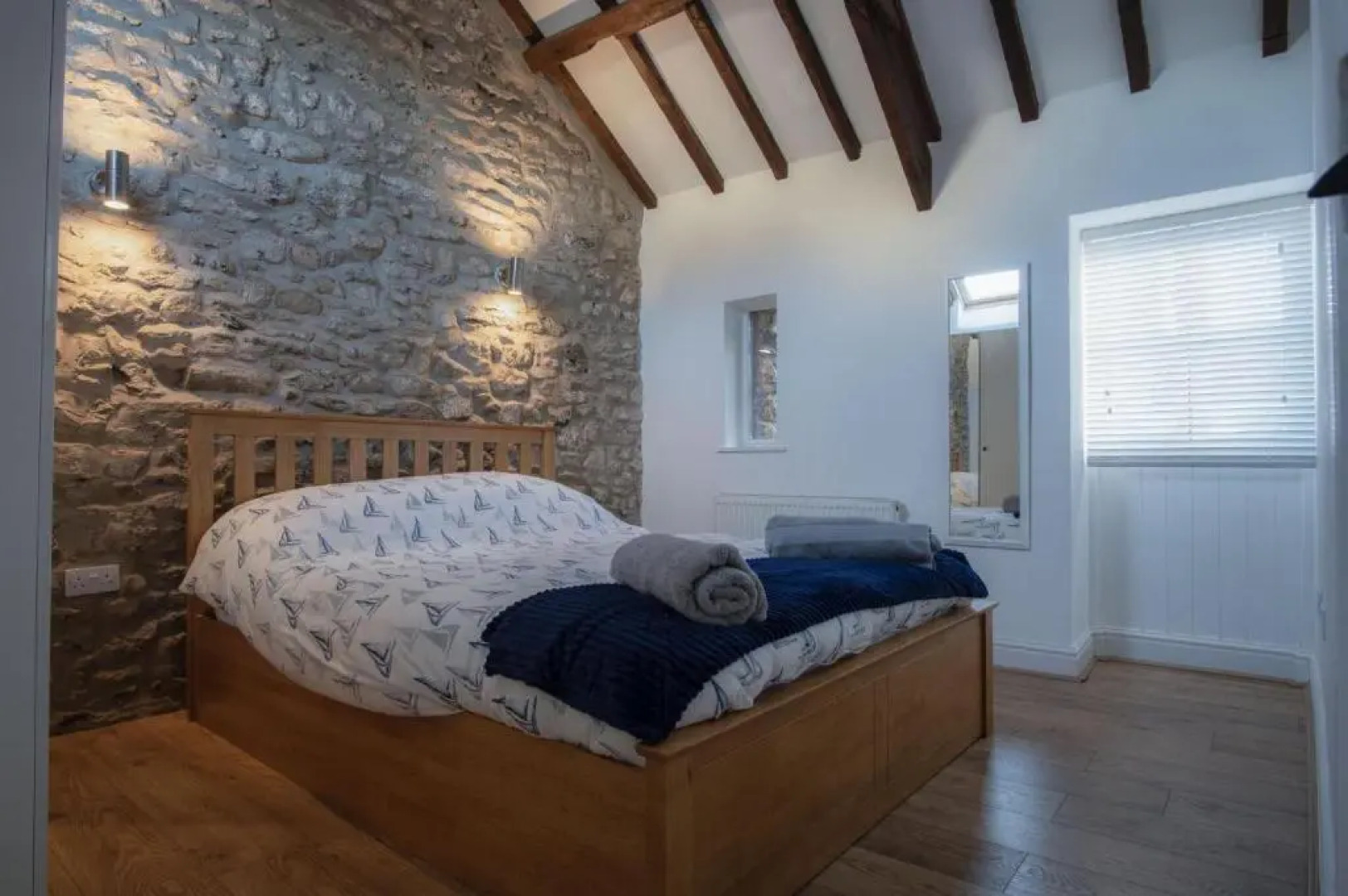 The Old Stables - 3 Bedroom Cottage - Angle