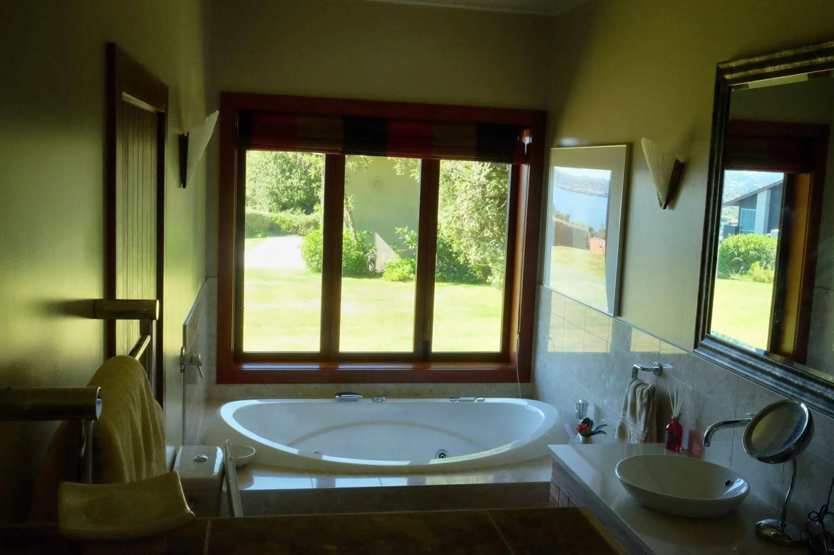 Acacia Bays Tauhara Sunrise Lodge