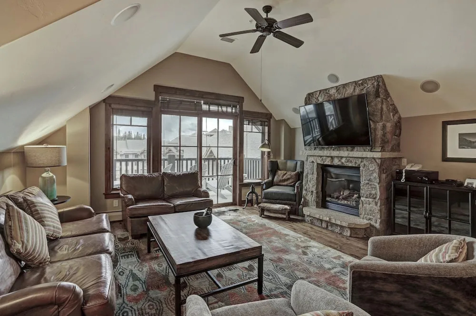 4 Bdrm/4 Bath on Peak 7- Luxury & Modern Condo