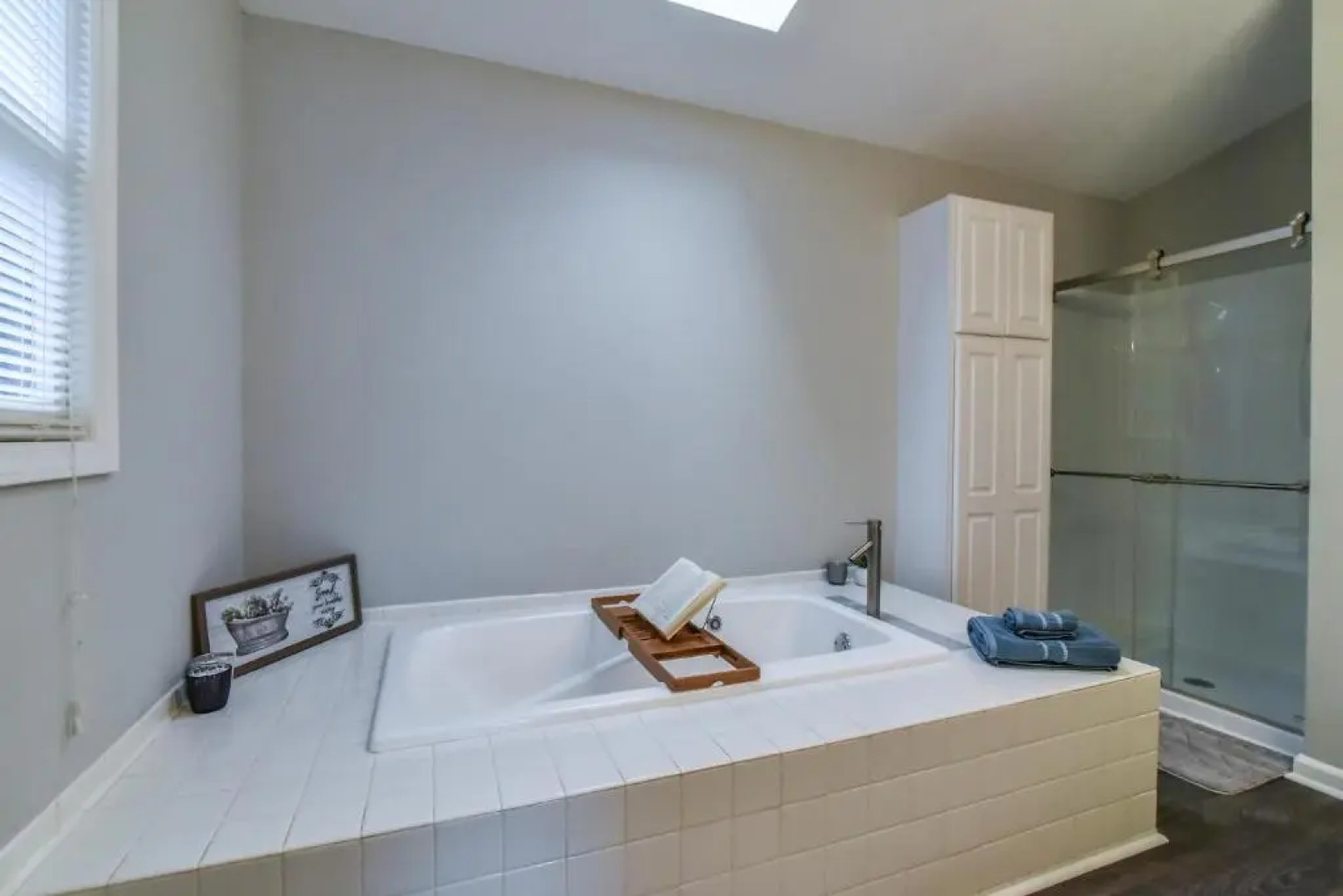 South Asheville home with hot tub just 11 miles to downtown