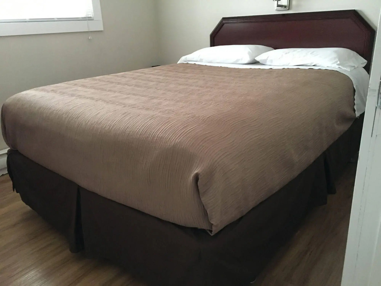 Royalty Maples Motel & Cottages