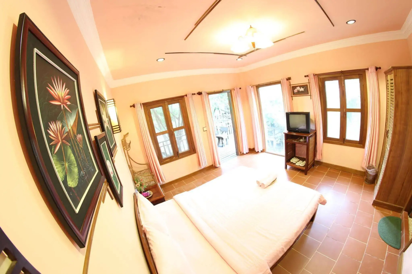 Natural Bungalows Restaurant and Bar