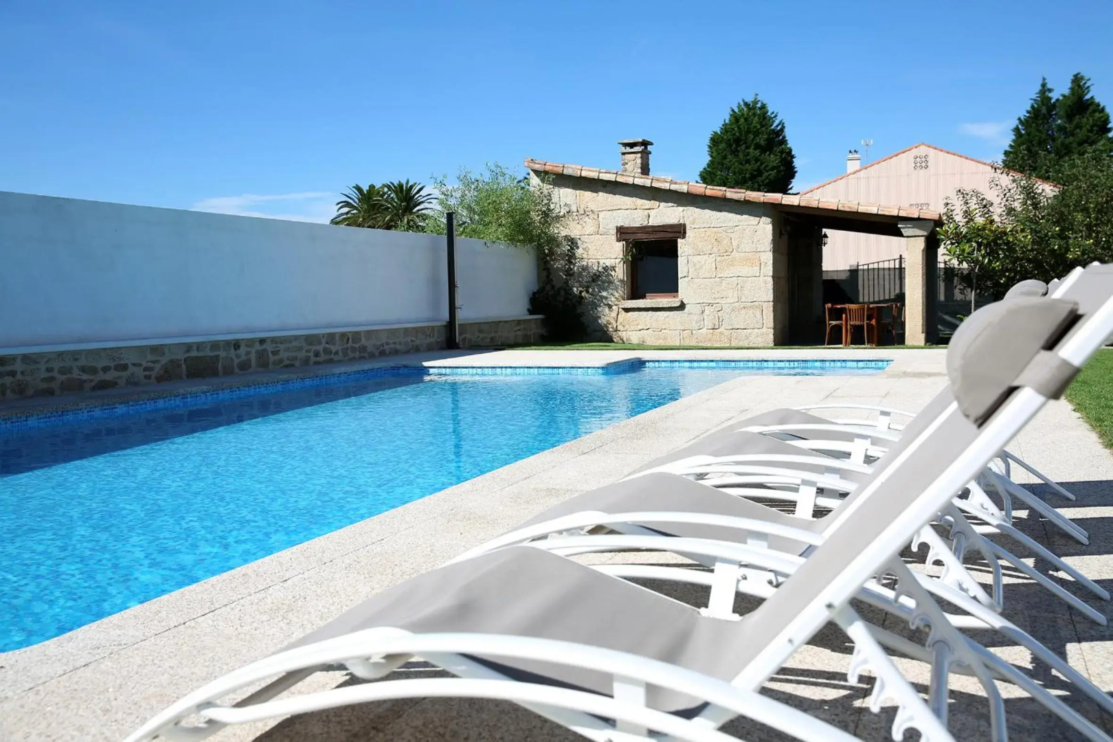 Casa rural con piscina Viña de Millan