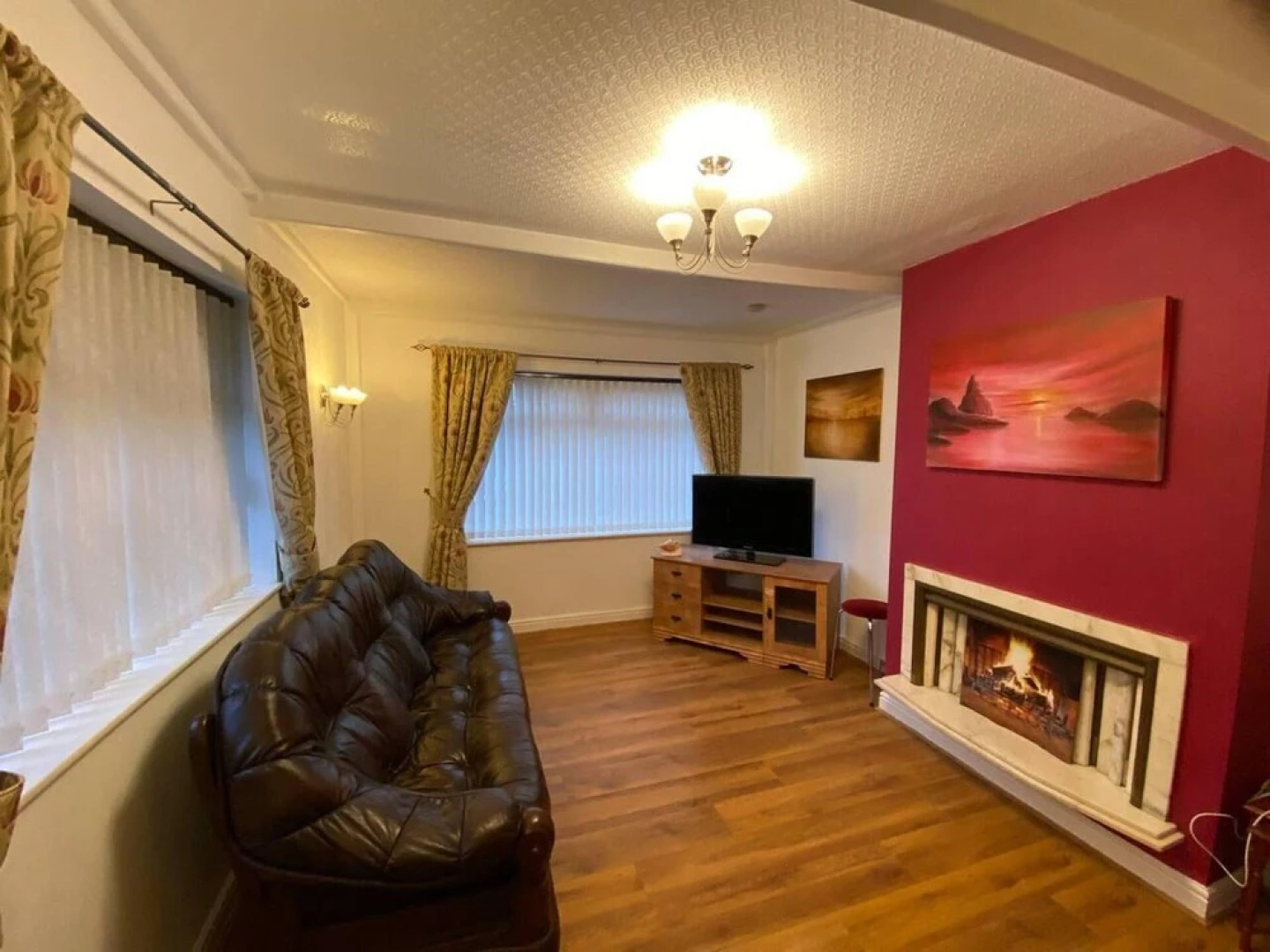 Quiet Secluded two Bedroom Bungalow With Parking