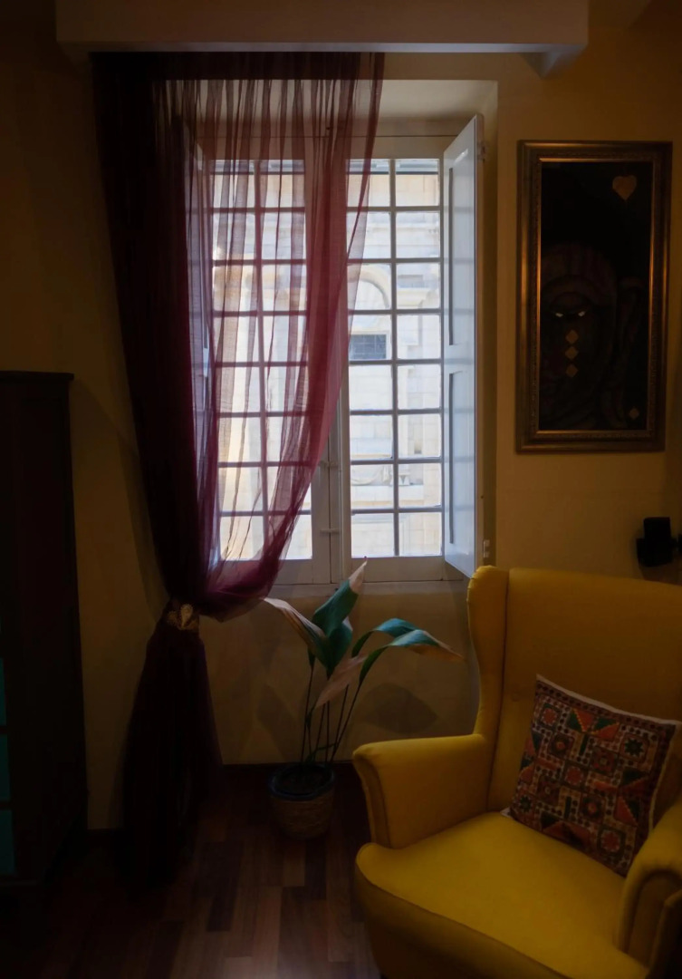 Valletta Collection - Merchant Str Apartment with large yard