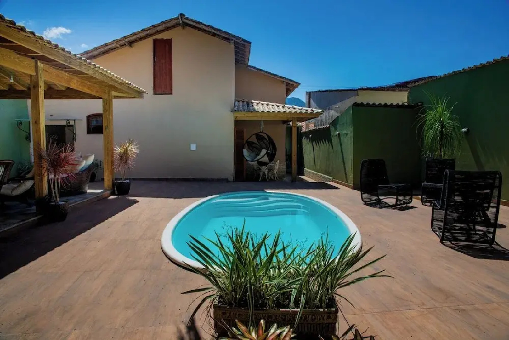 Casa com Piscina e Churrasqueira no Pantanal
