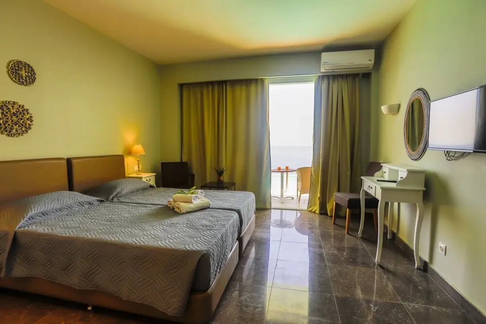 Room in Guest Room - Homric Boutique