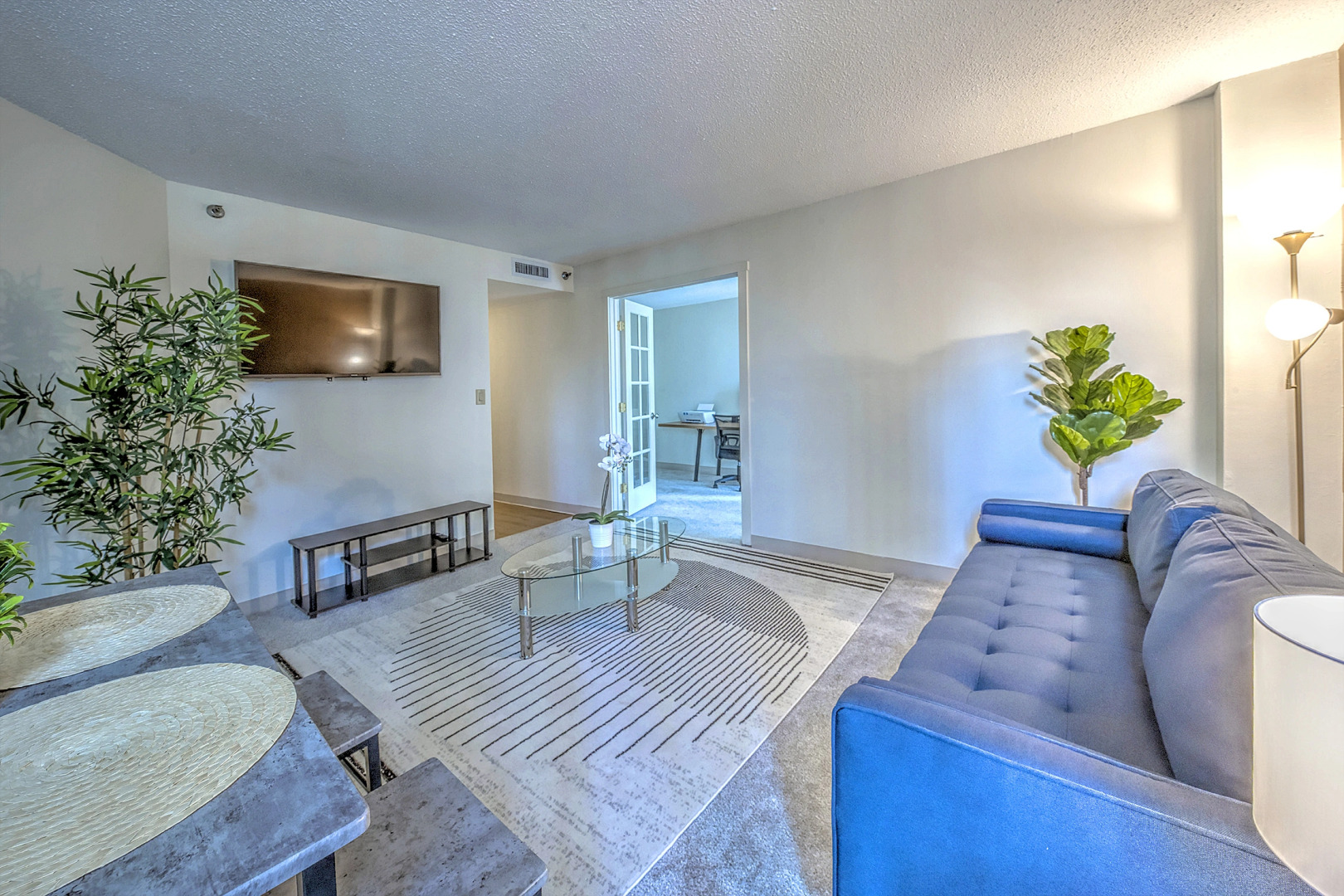 2 Bed with Work From Anywhere Office & Fast Wifi!