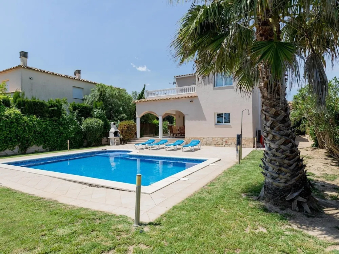 Magnificent Villa in Sant Pere Pescador with Private Pool