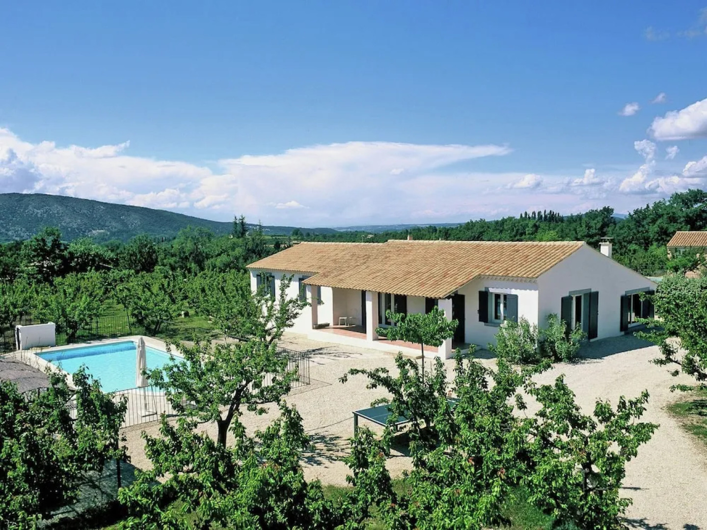Tastefully Furnished Villa With Fenced Private Pool, 9 km From Vaison-la-romaine