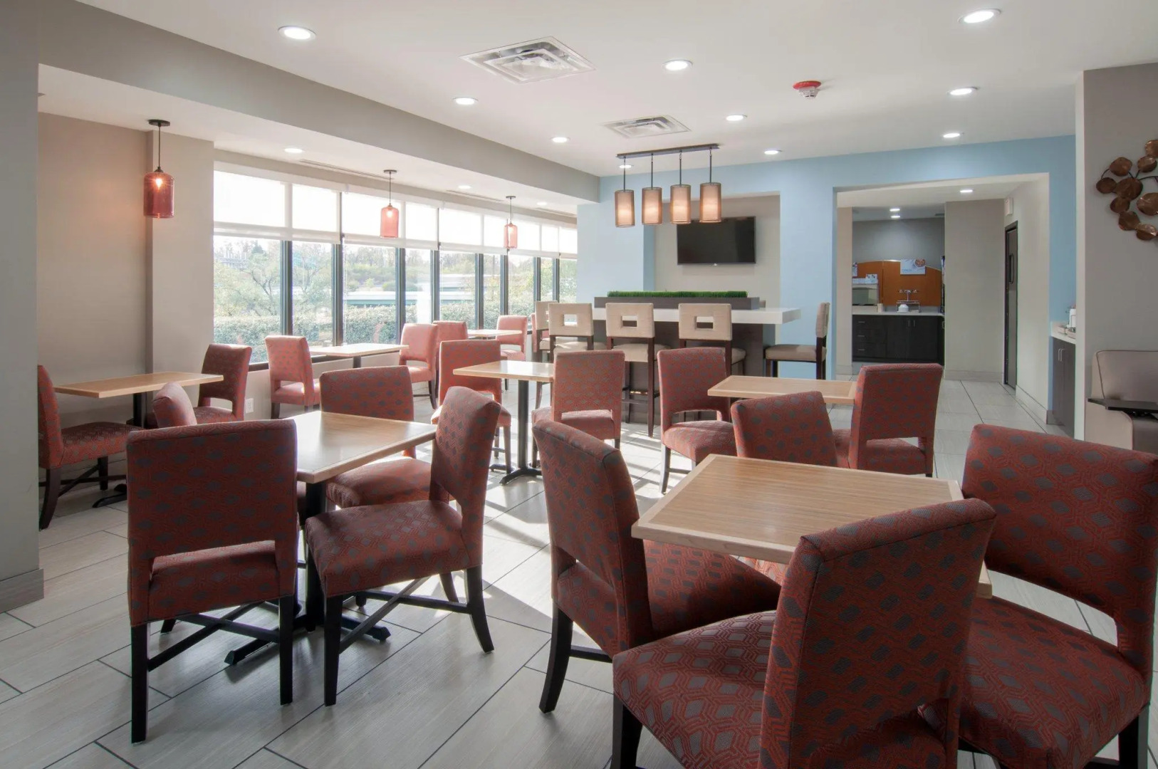 Holiday Inn Express Hotel & Suites Spence Lane by IHG