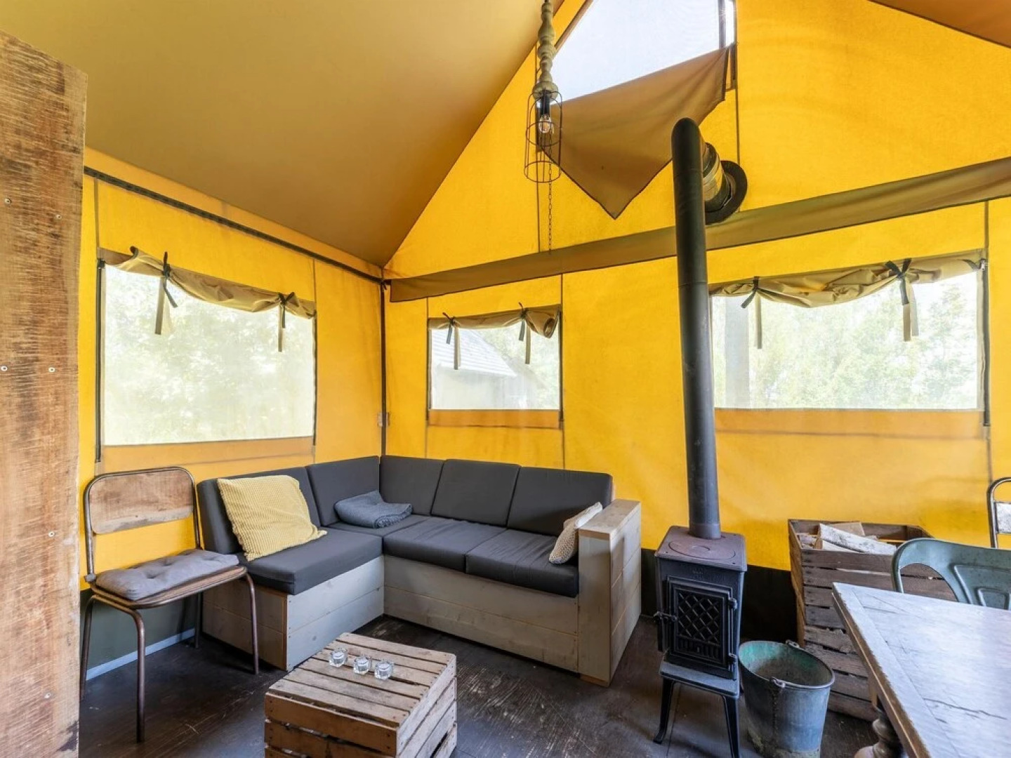 Wonderful Beach Lodge for 8 People near Beach, Sea, & Village of Callantsoog