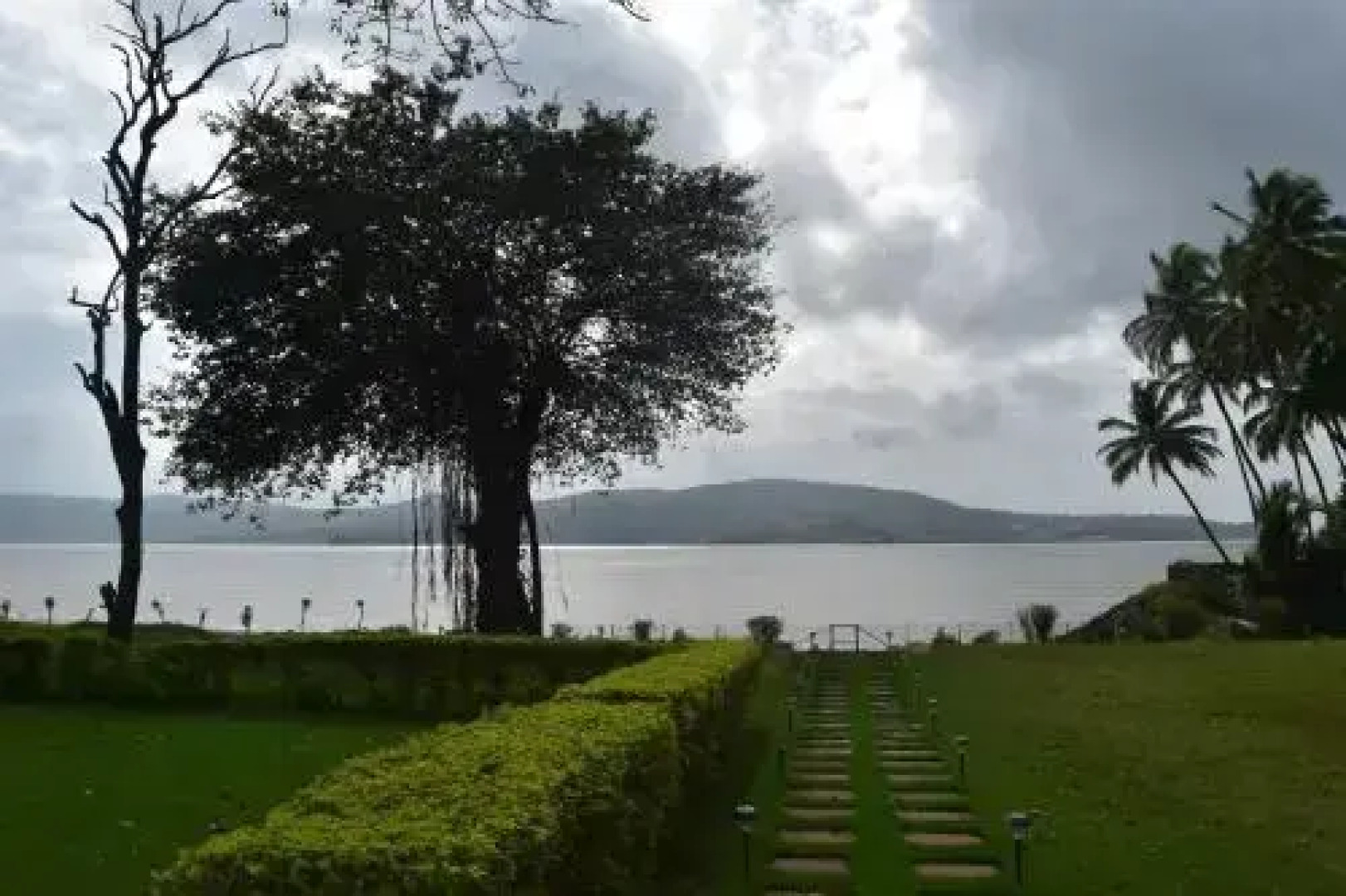 SaffronStays Little Paradise