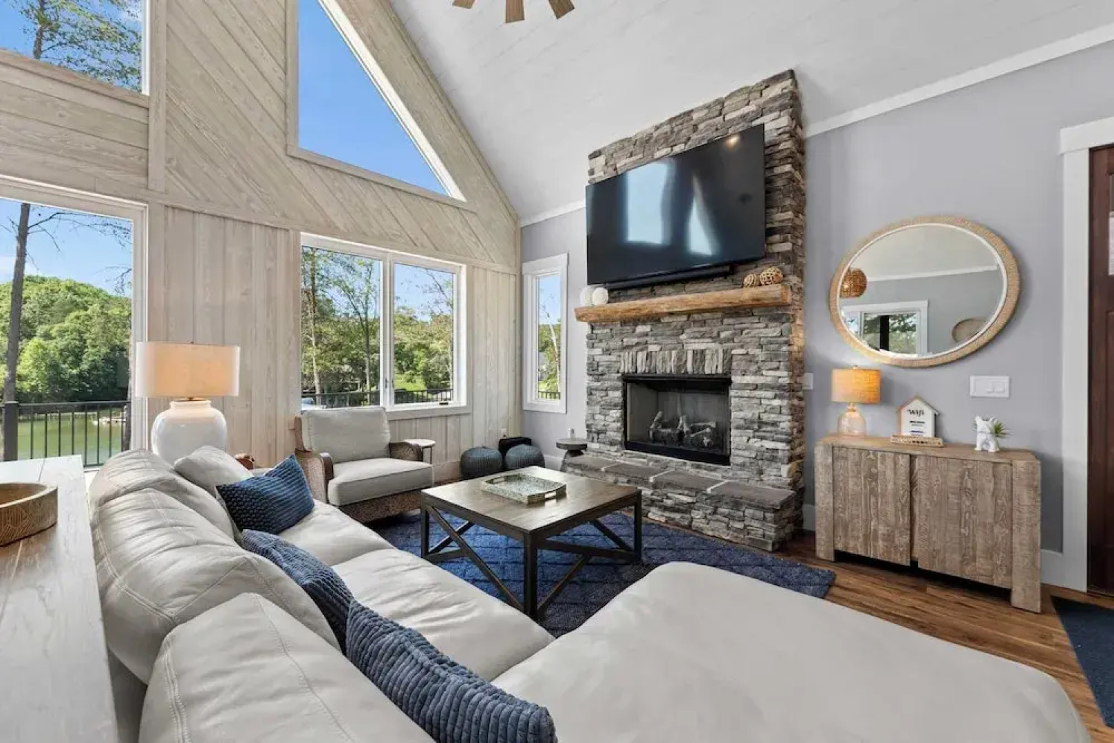 Black Bear & Blue Heron by Avantstay 2 Lakefront Homes, Sleeps 43 Pool, Dock, Theater