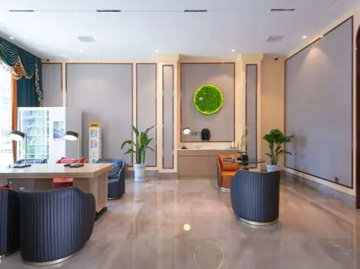 Vienna 3 Best Hotel (Yangxin High-Speed Railway Station Guanggu Square)