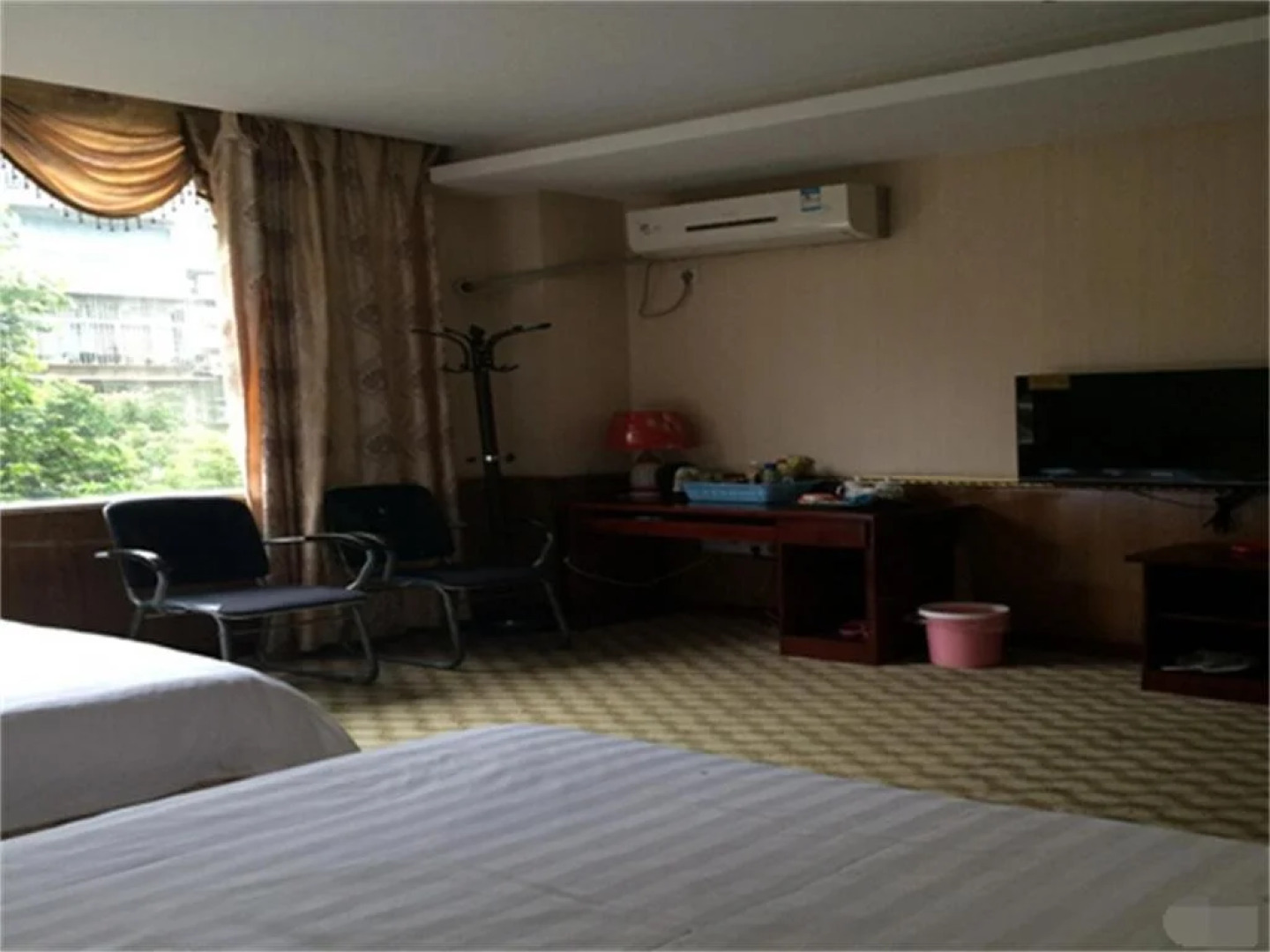Luzhou Xincheng Business Inn