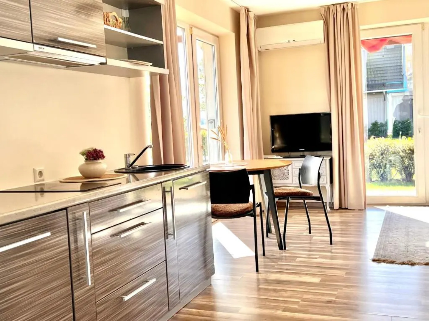 R. J. apartamentai Pervalkoje