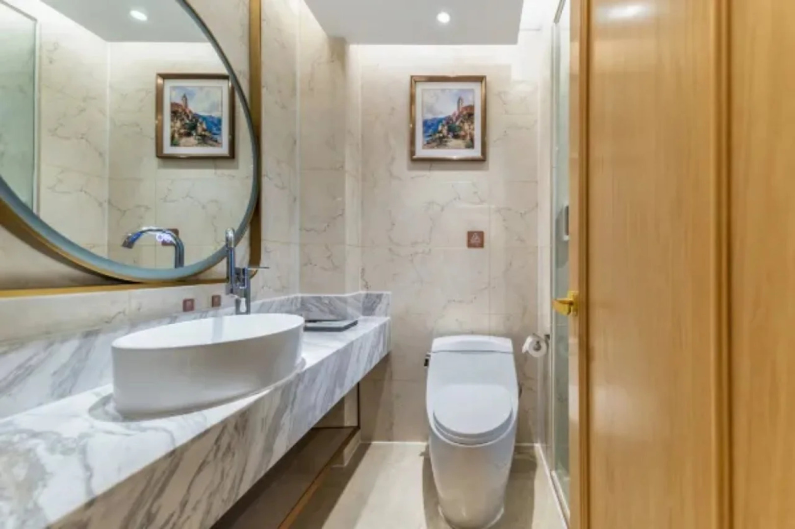 Vienna Hotel (Lingao Store)