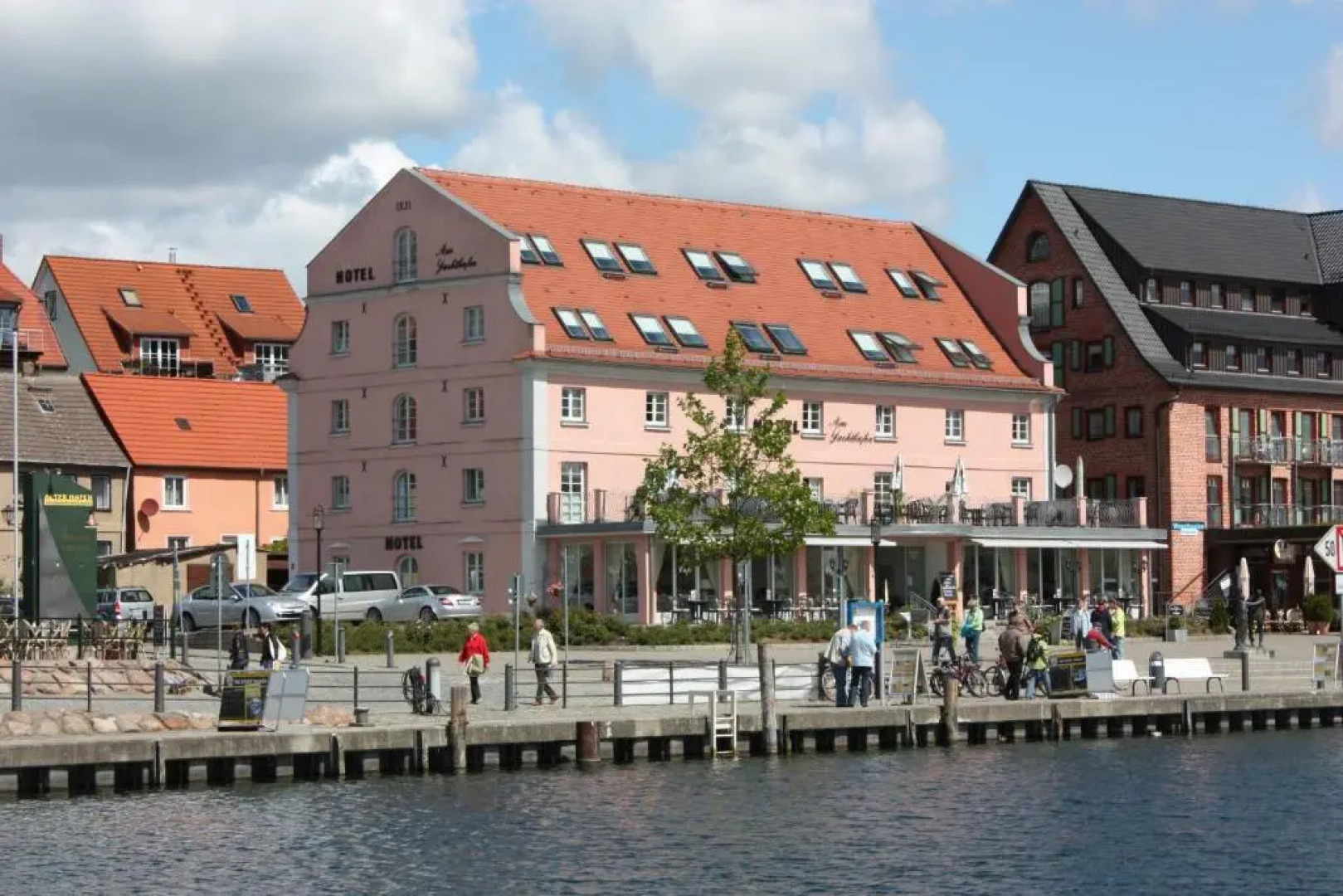 Hotel am Yachthafen