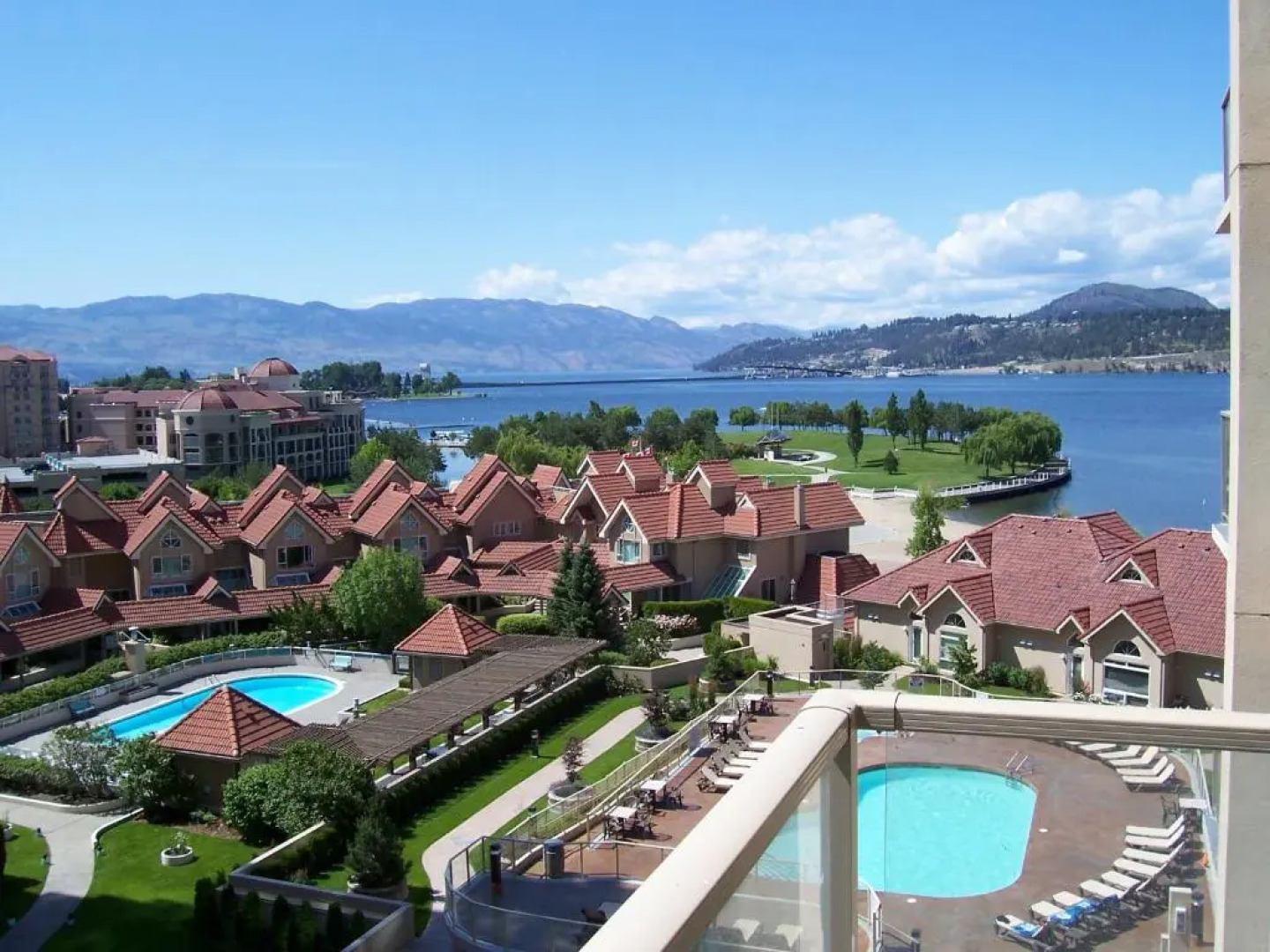 Sunset Waterfront Resort by Discover Kelowna Resort Accommodations