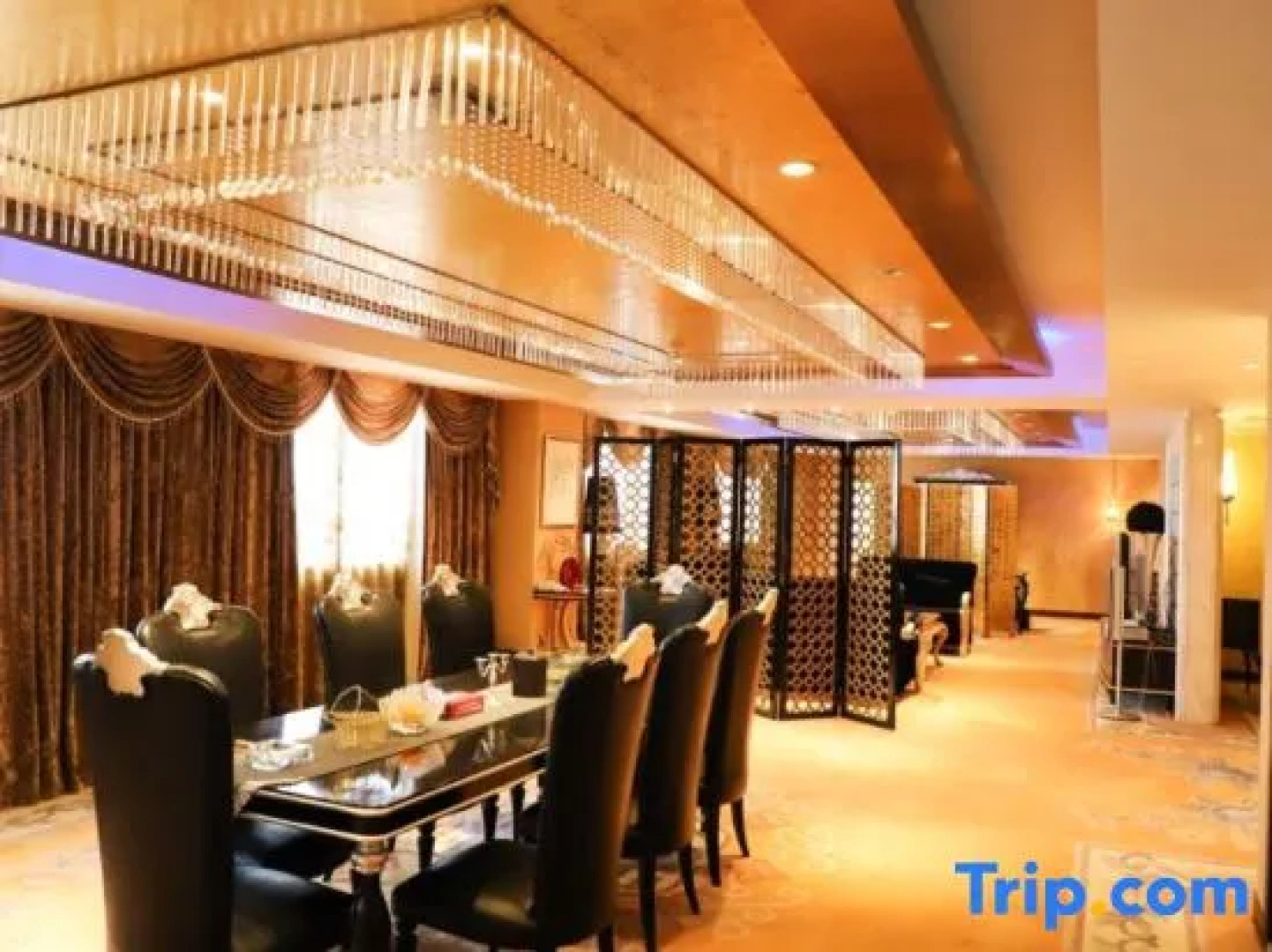 Yufeng International Hotel