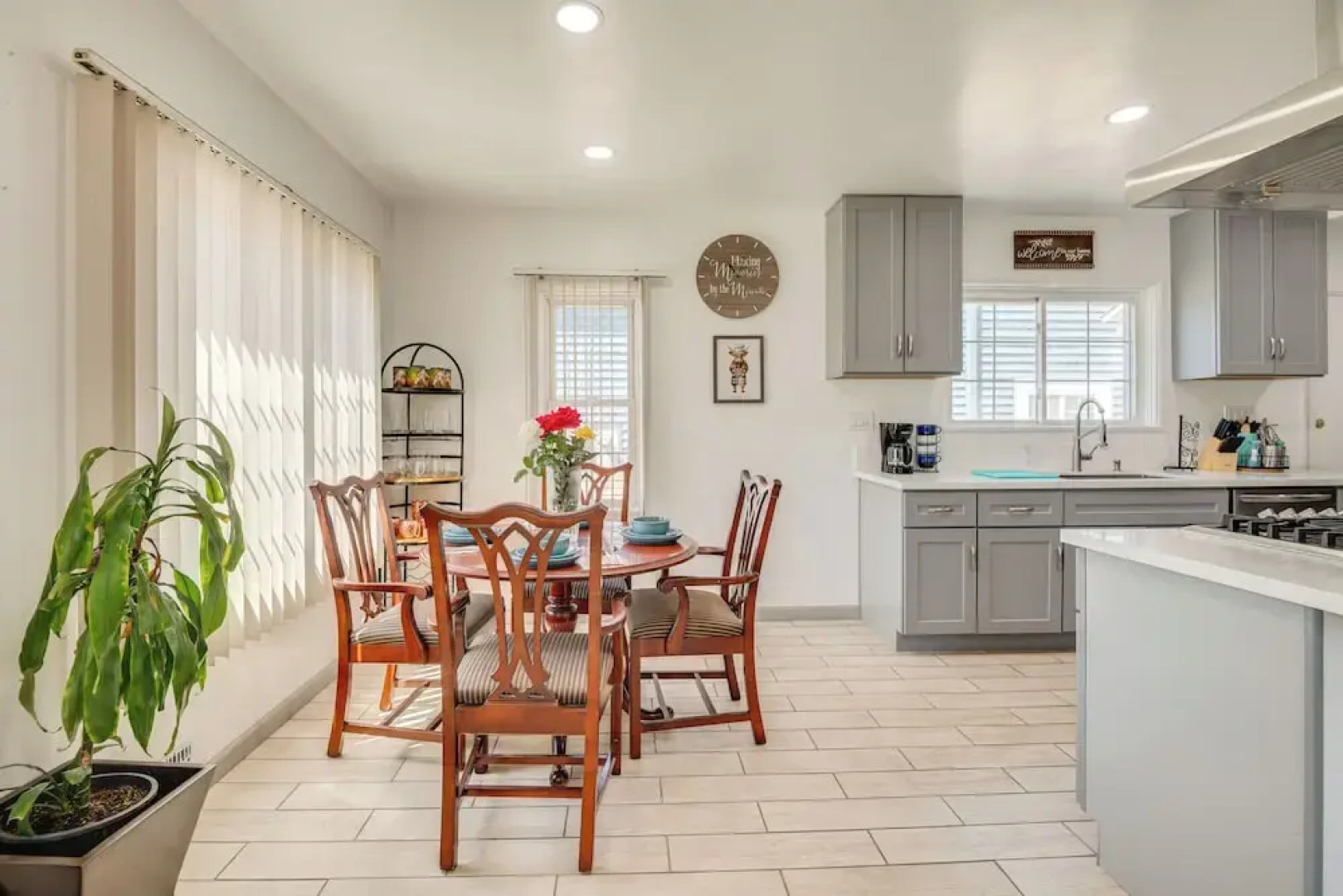 2 Mi to Sofi Stadium: Updated Inglewood Home!