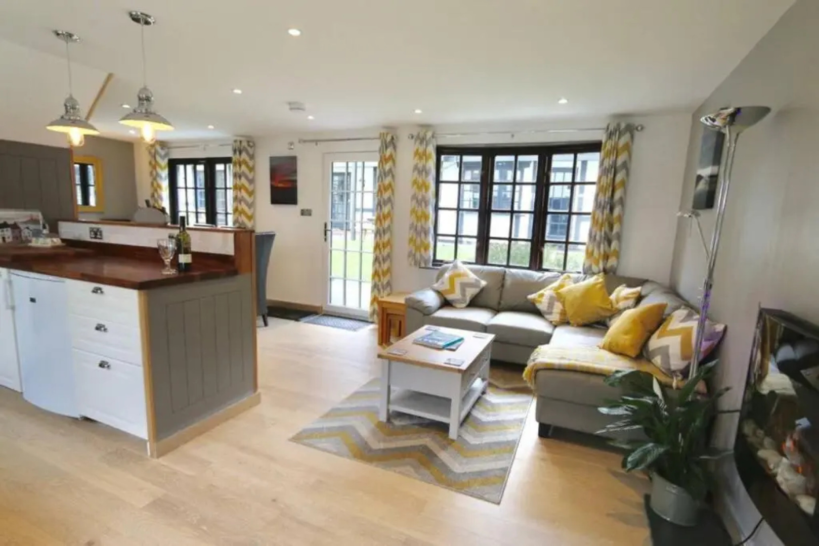 20 Tudor Court " Four Star AA accommodation"