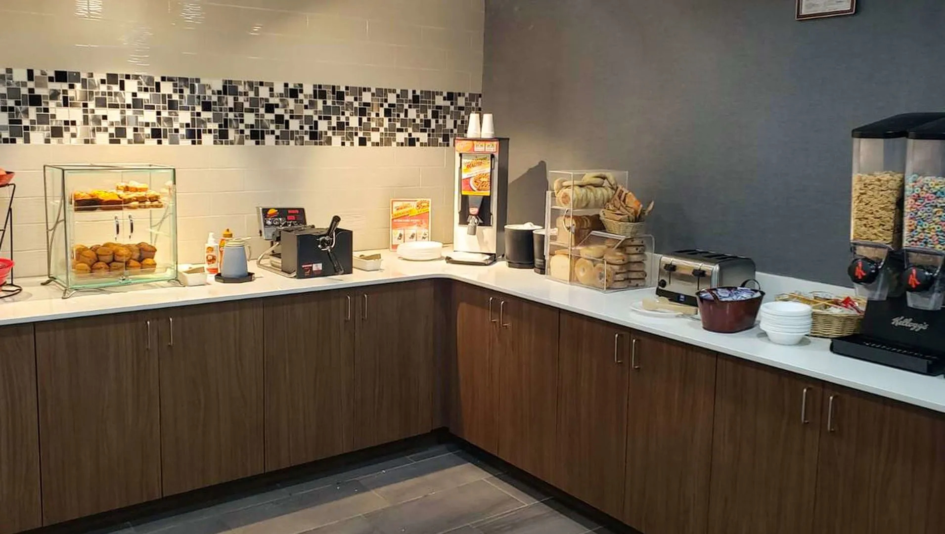 The Alexis Inn & Suites - Nashville Airport