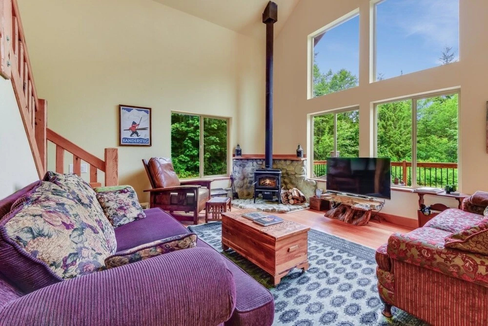 Little Bear Lodge - Three Bedroom Home with Mountain View