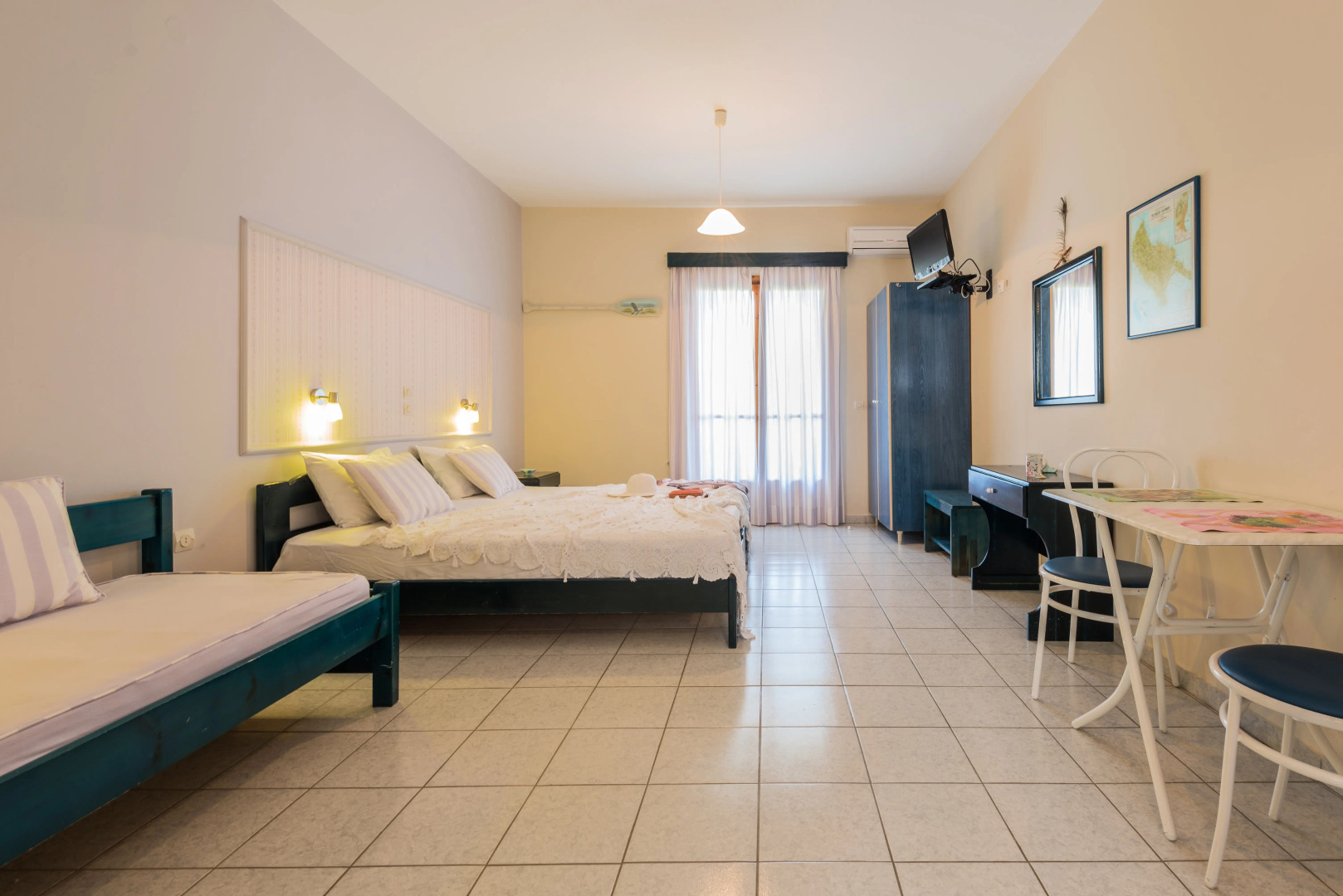 Kavos Psarou Studios and Apartments