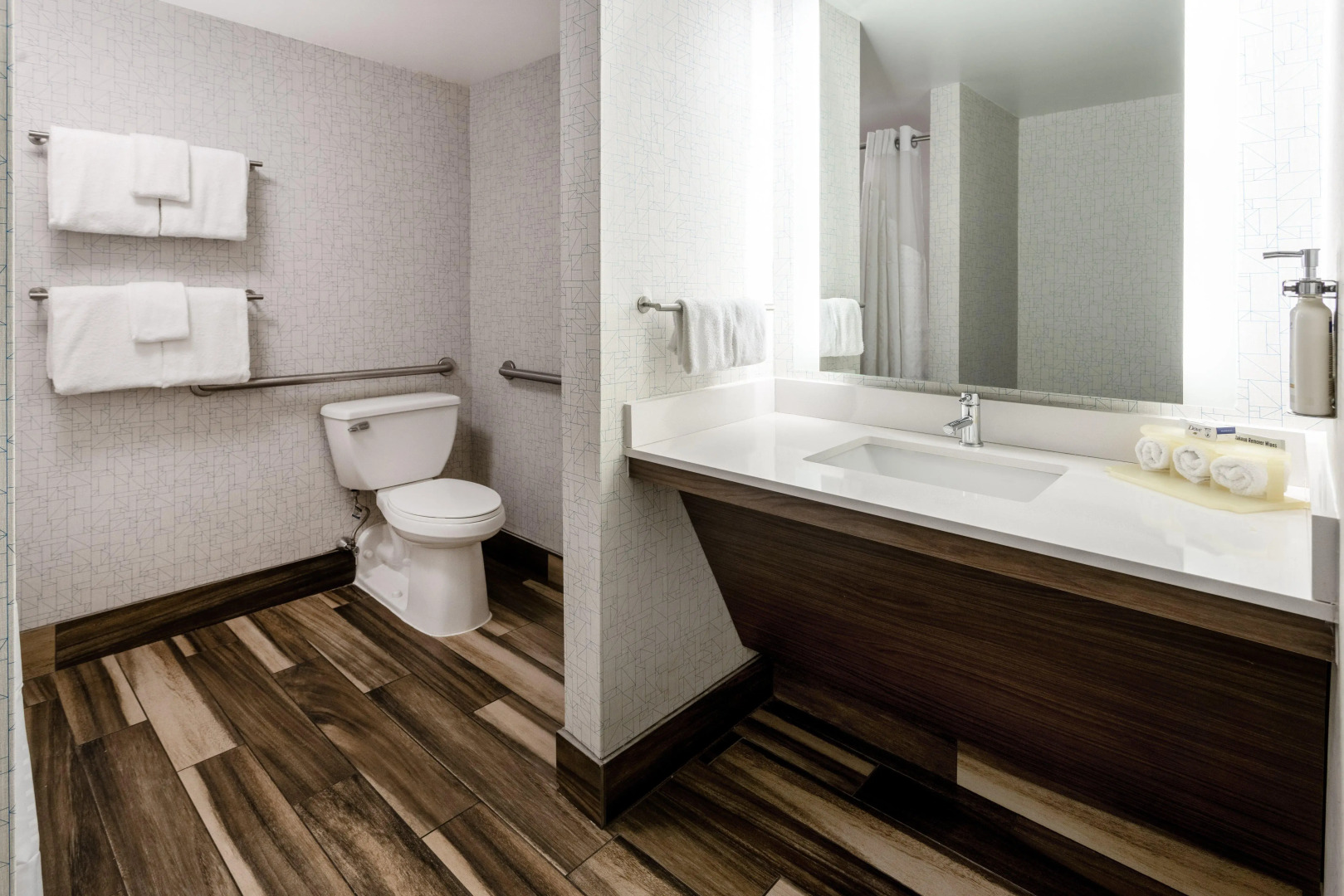 Holiday Inn Express & Suites Ft. Washington - Philadelphia by IHG
