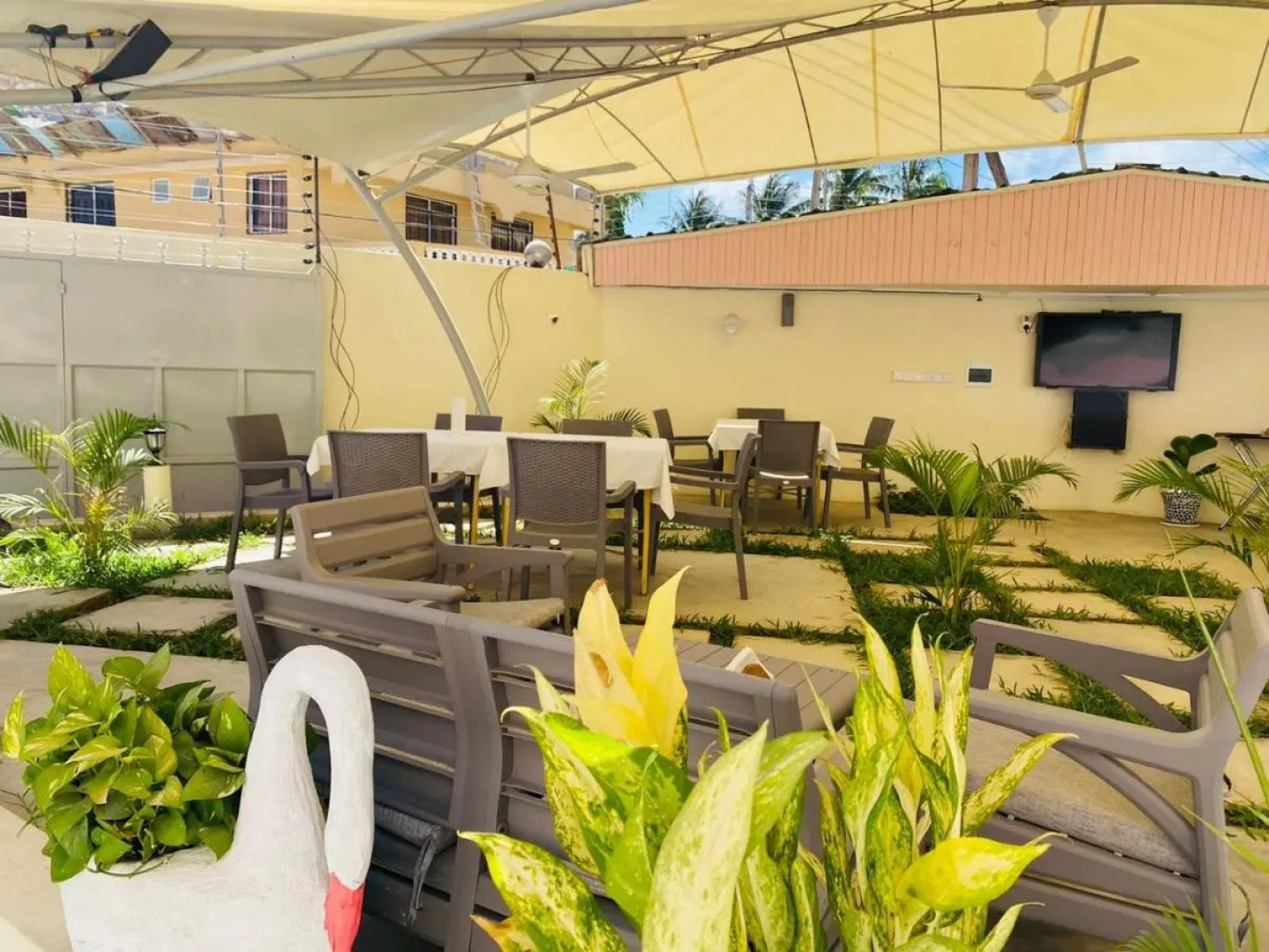 Merry Villa Hotel & Apartments