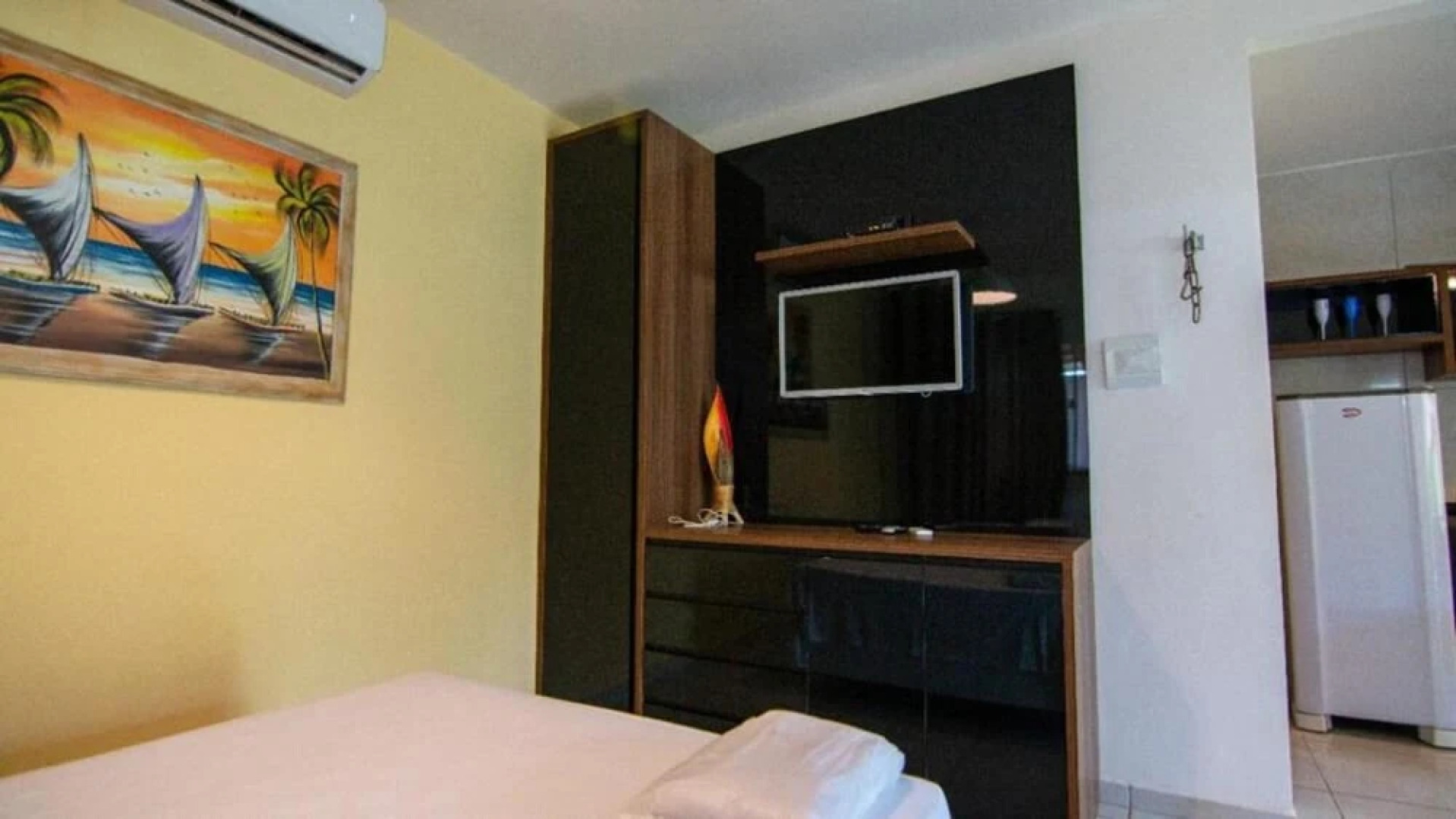 Chal Aconchegante com Vista Jardim em Vila - 06