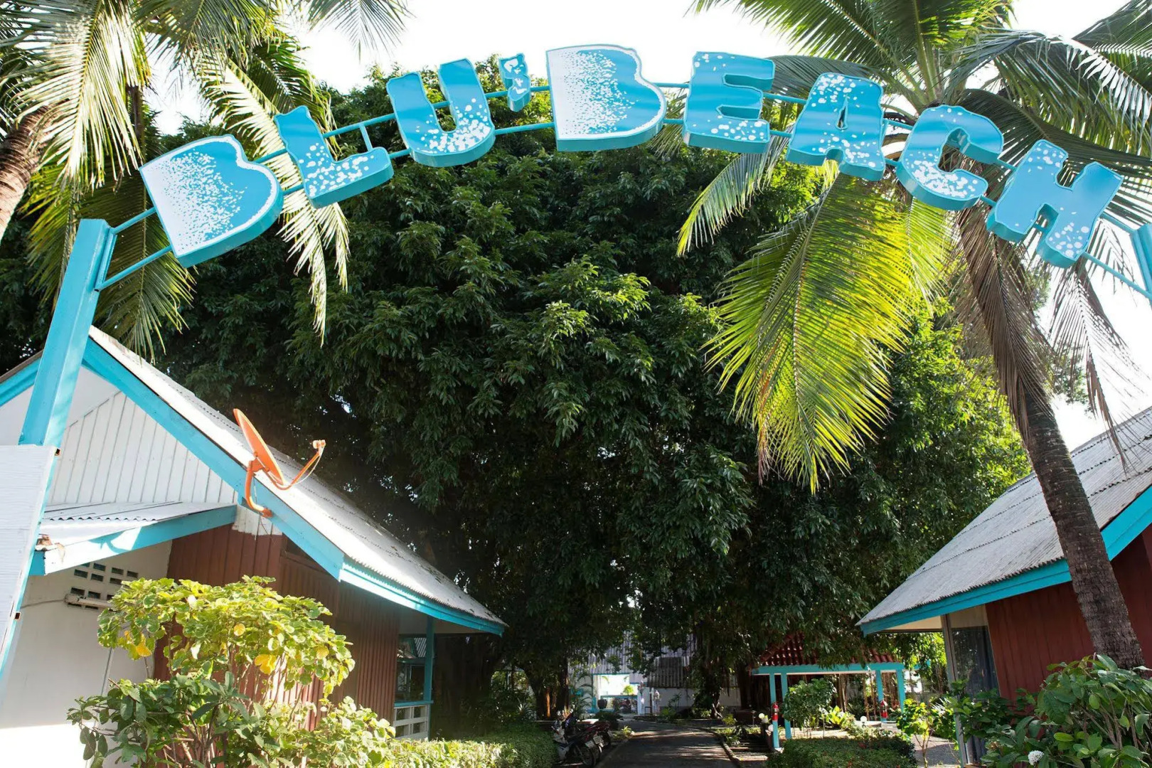 Blu' Beach Bungalows
