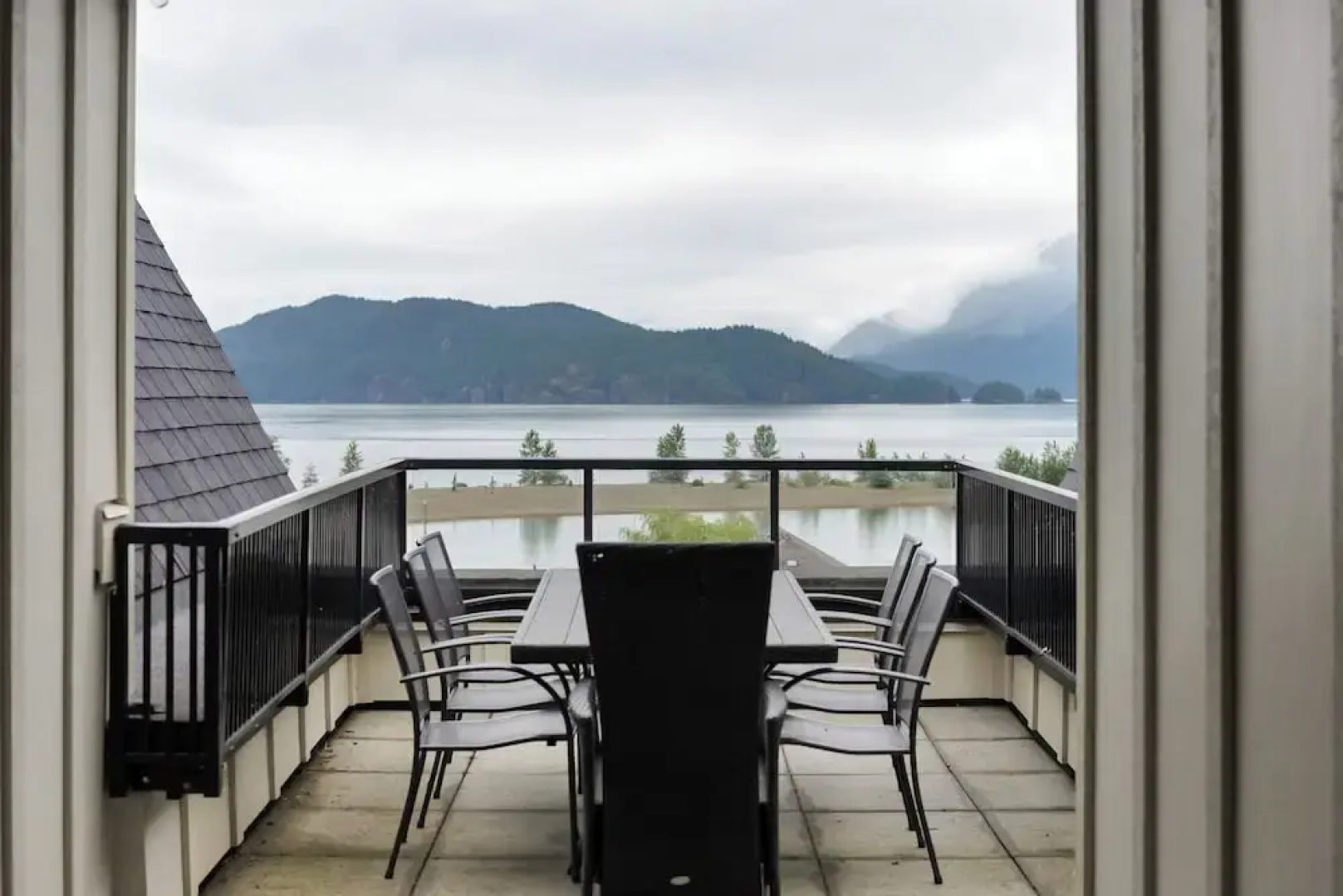 Harmony Haven 2BR Lakefront Suite