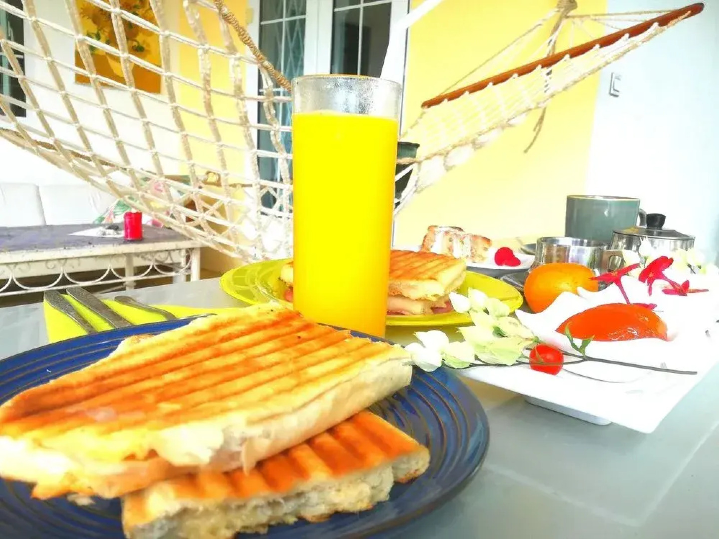 Bahama Breeze Beach Apartment B&B