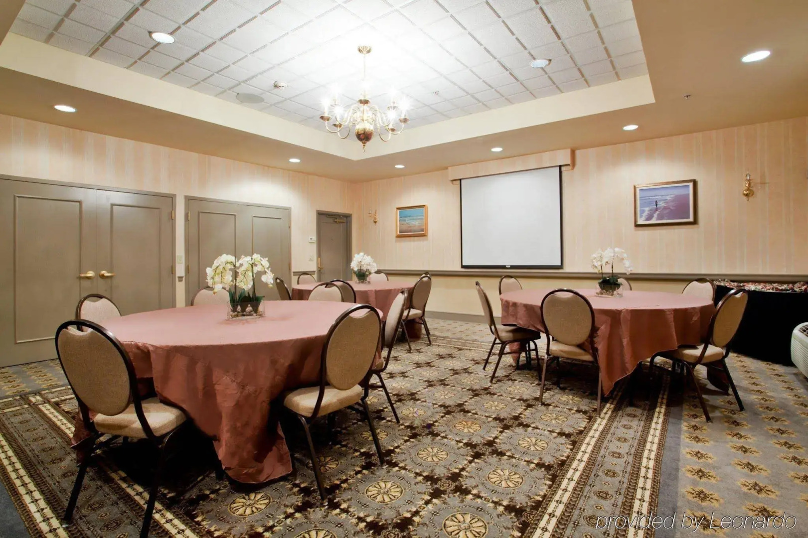 Holiday Inn Express & Suites Newport News by IHG