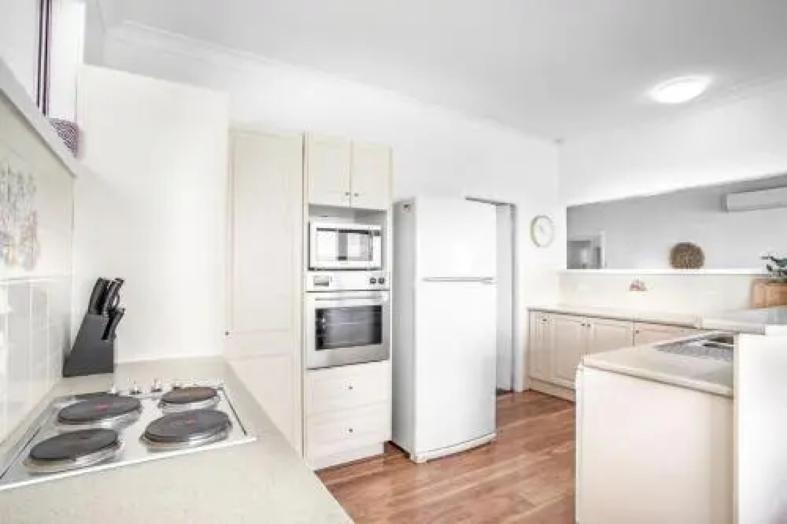 Beached Inn' 93 Foreshore Drive - Spacious Beach Front House