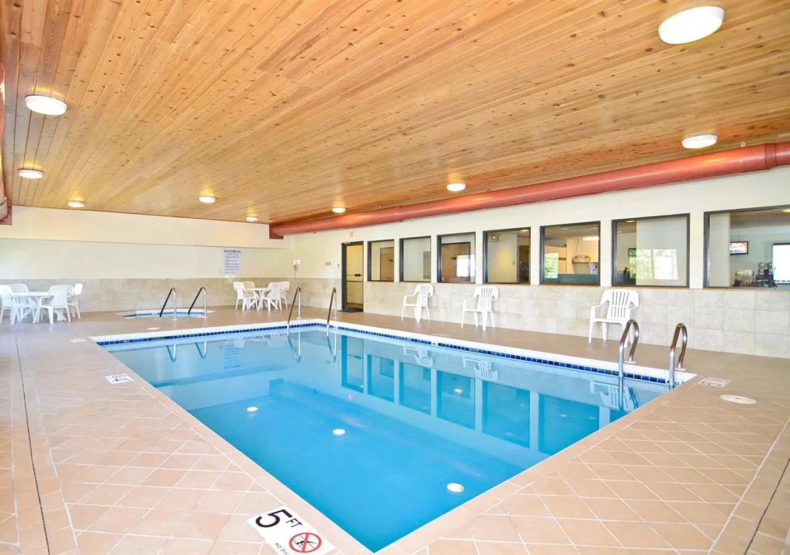 Super 8 by Wyndham Hayward WI