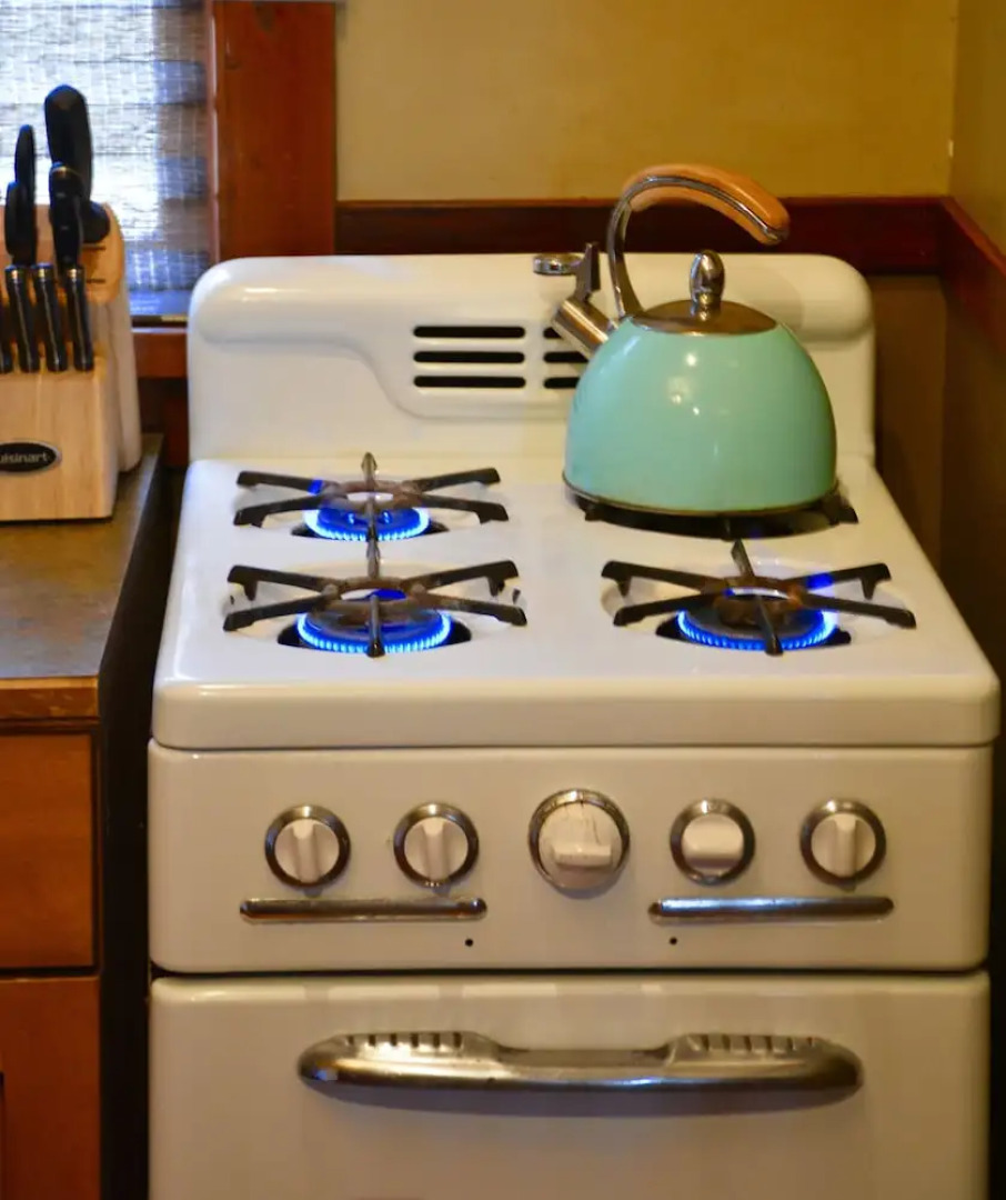 Johnston Canyon Lodge and Bungalows