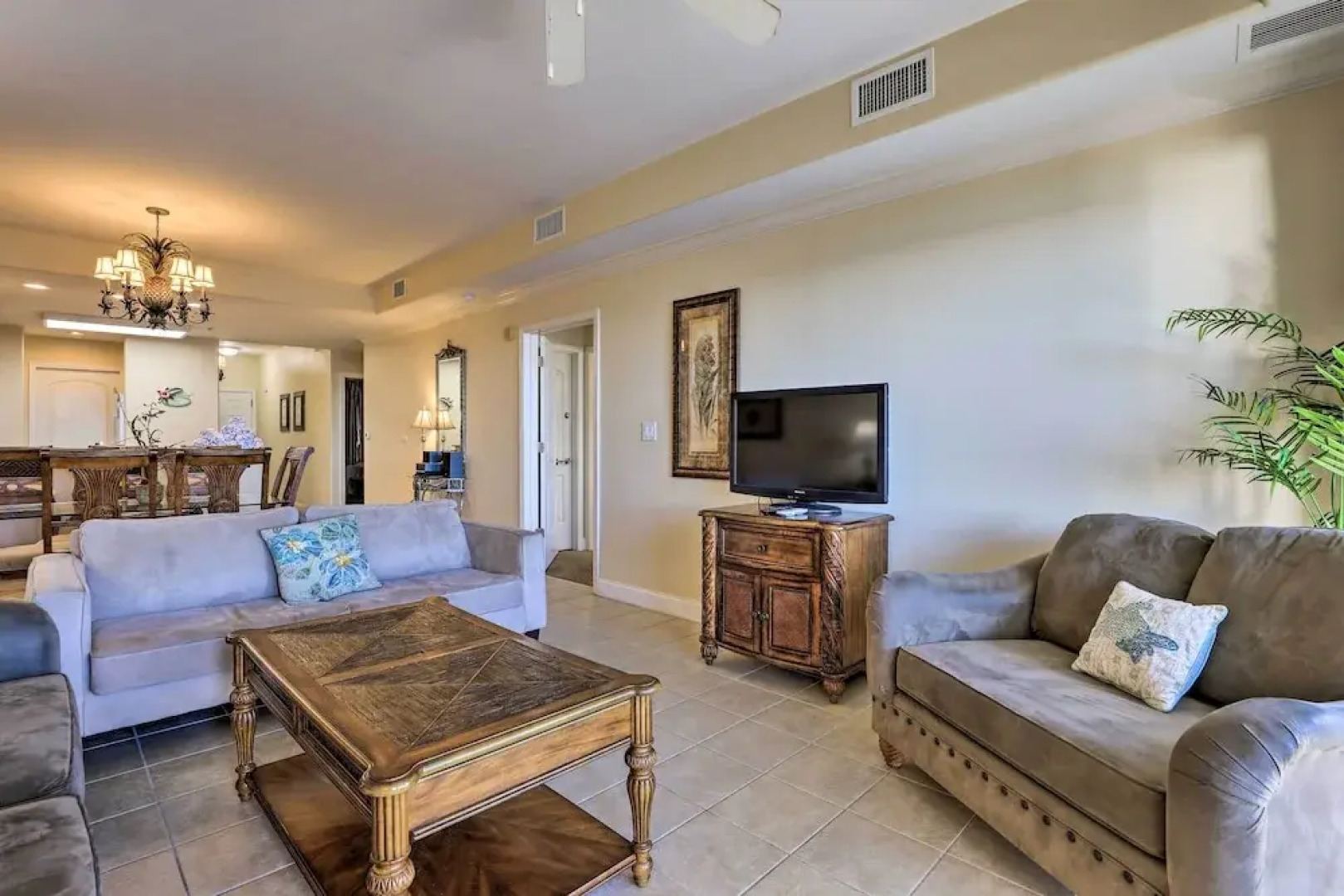1 Mi to Disney: Lakefront Condo w/ Pool Access!