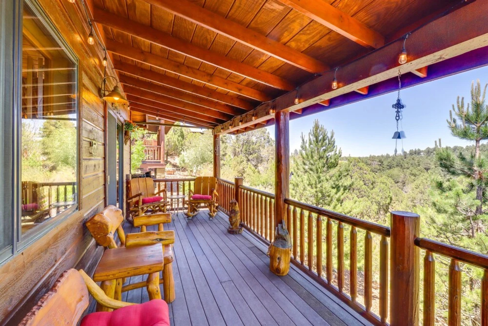 Cozy Show Low Cabin < 5 Mi to Downtown!