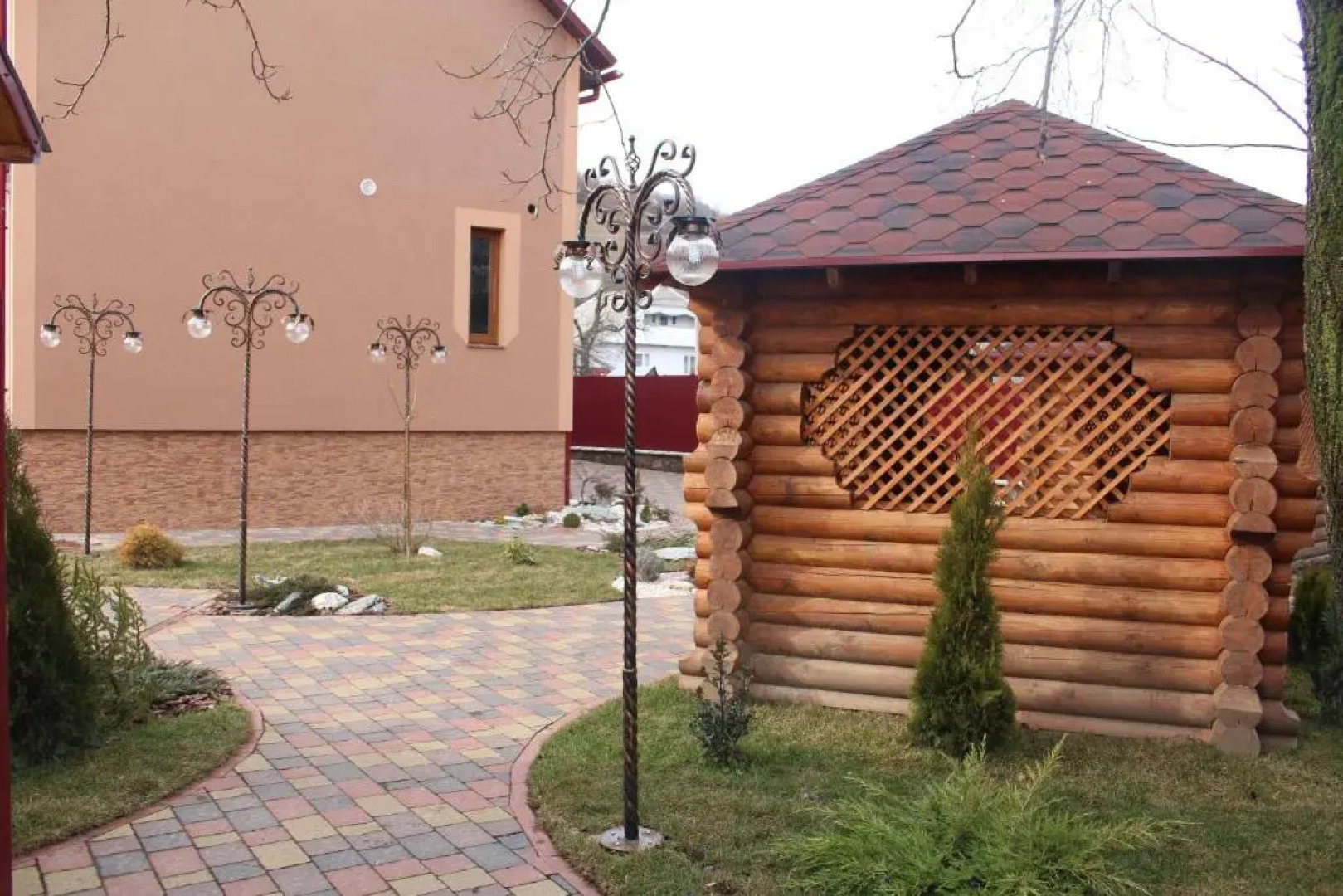 Gostyniy Dvir Synevir