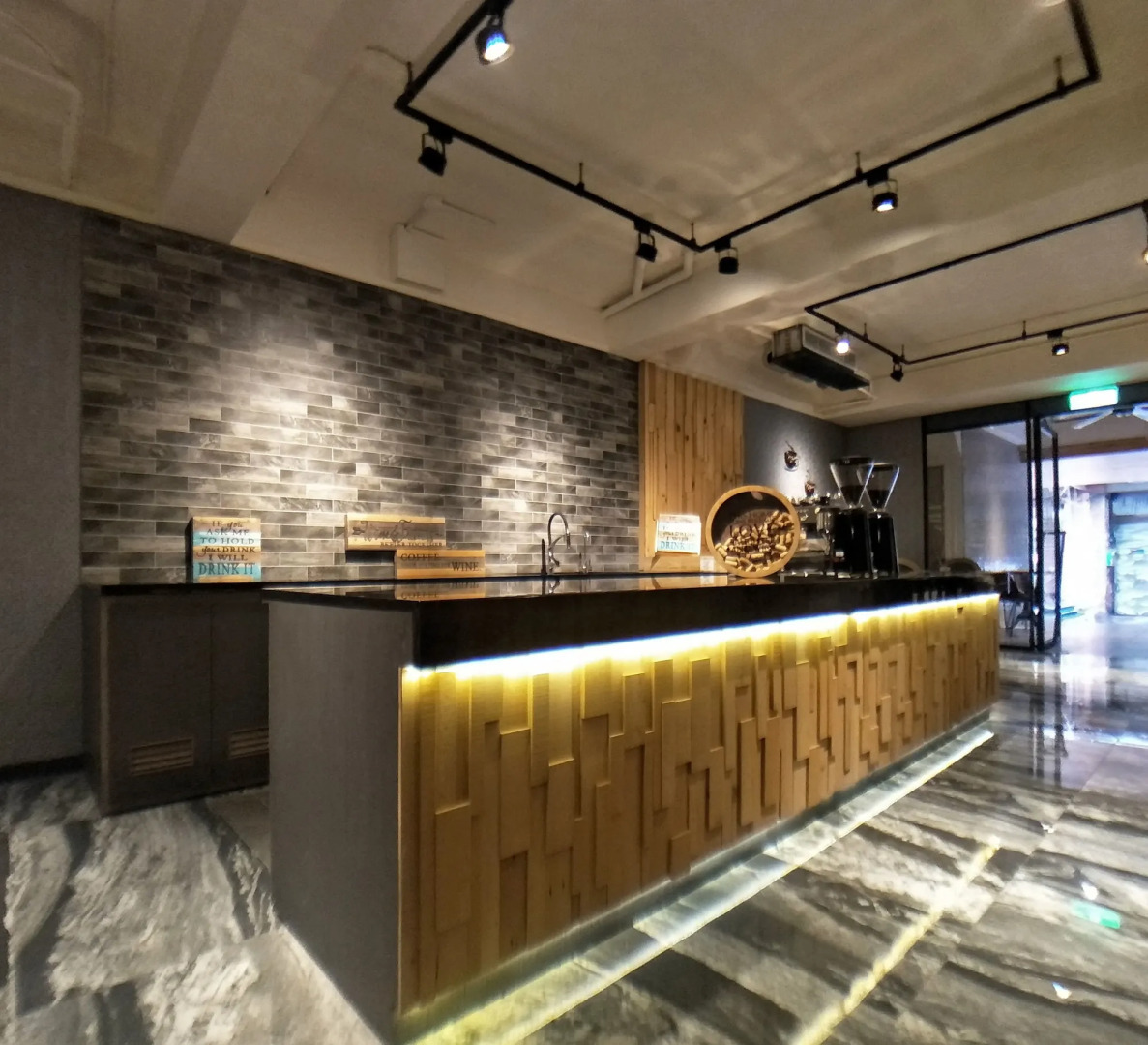 West.inn48 - Self Check-In Hotel