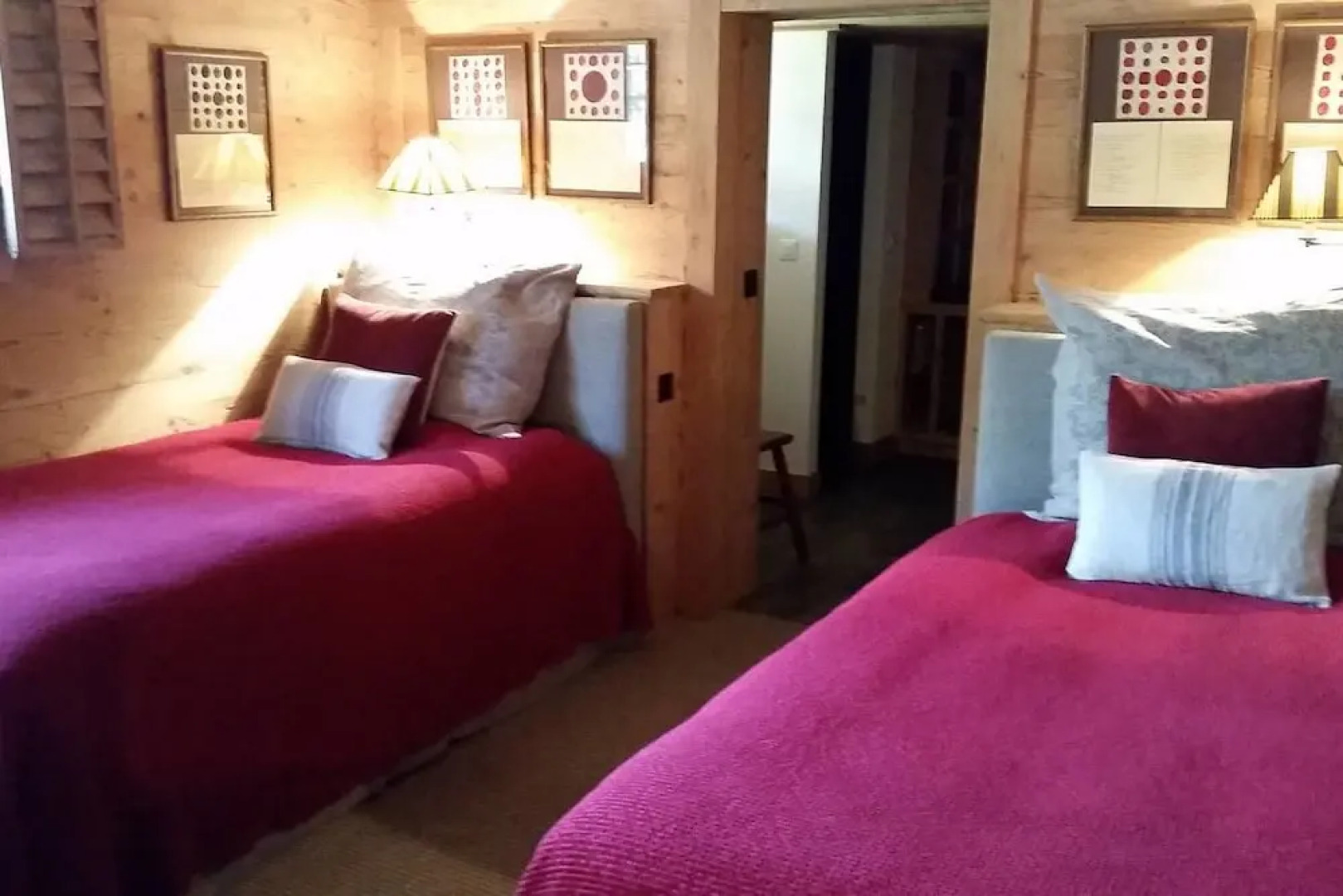 Luxurious Chalet with Hot Tub