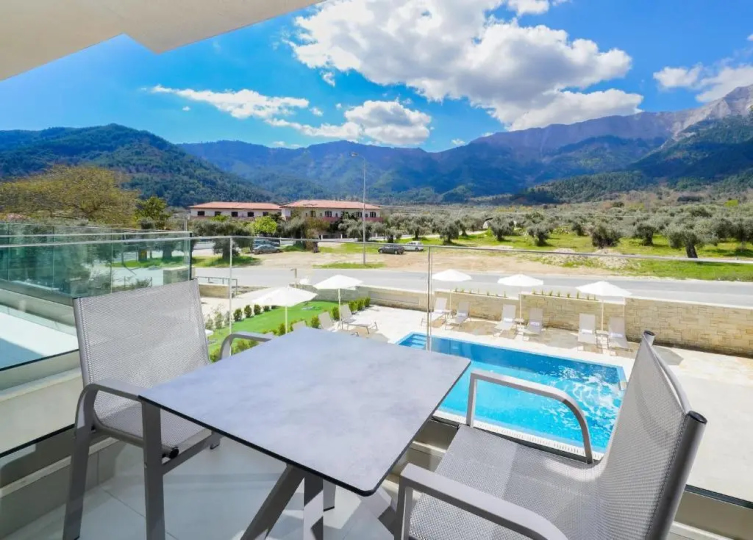 Supreme Luxury Suites