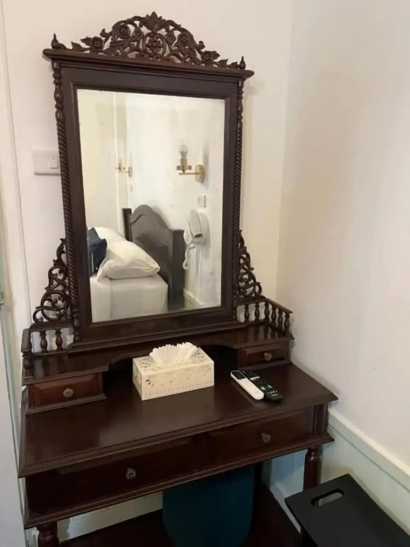 RQ THEVA Heritique Baan Praya Dinsor Road