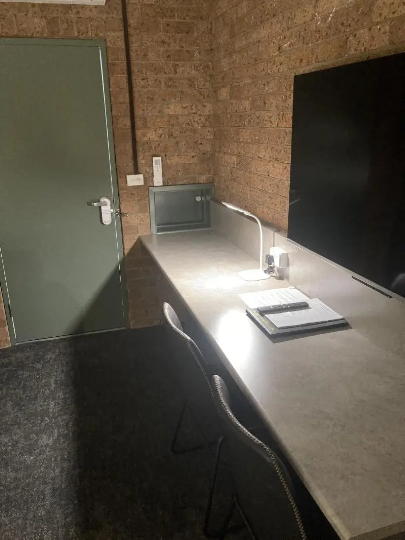 Hamilton's Henry Parkes Motor Inn, Parkes