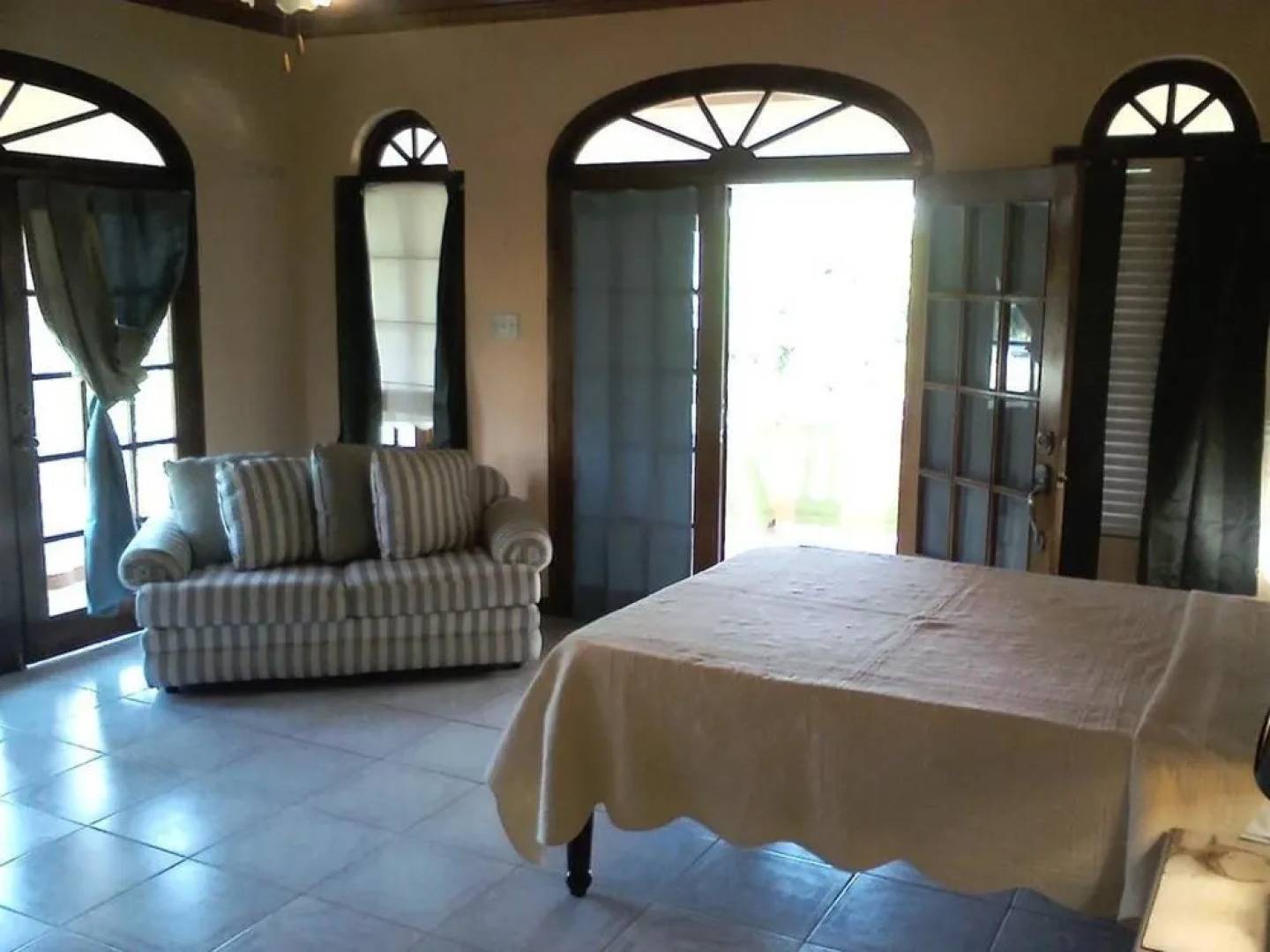 Dolphin Bay Yoga Guest House